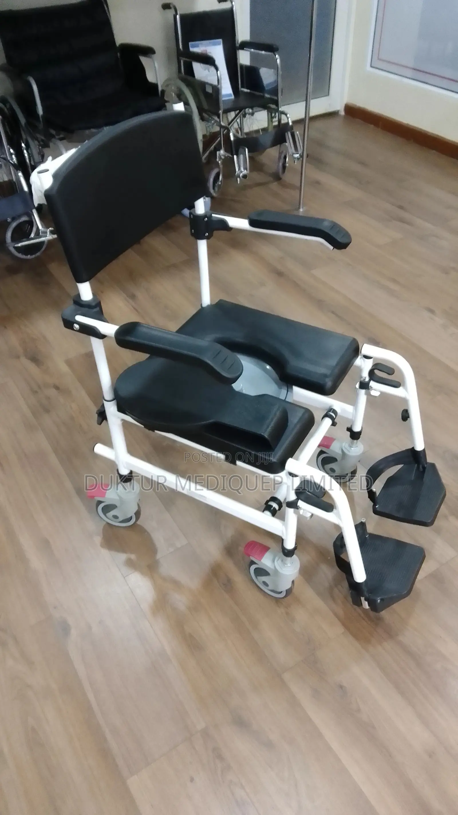 Heavy Duty Toilet Commode Wheelchair/ Shower Chair