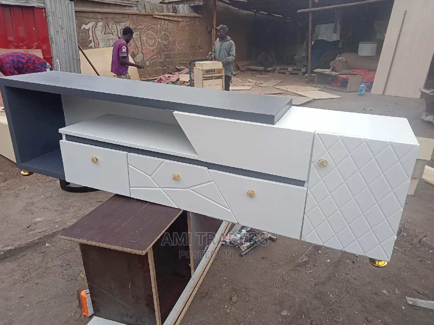 Luxurious 6ft Tv Stand