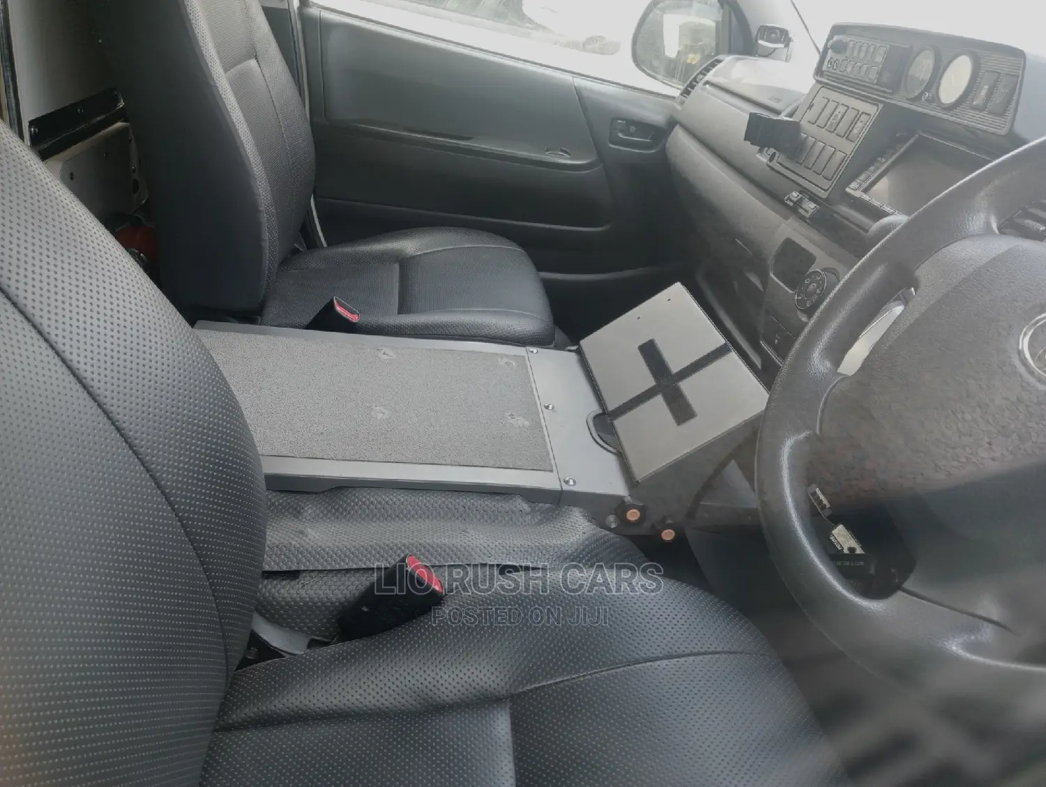 Toyota HiAce 2018 White