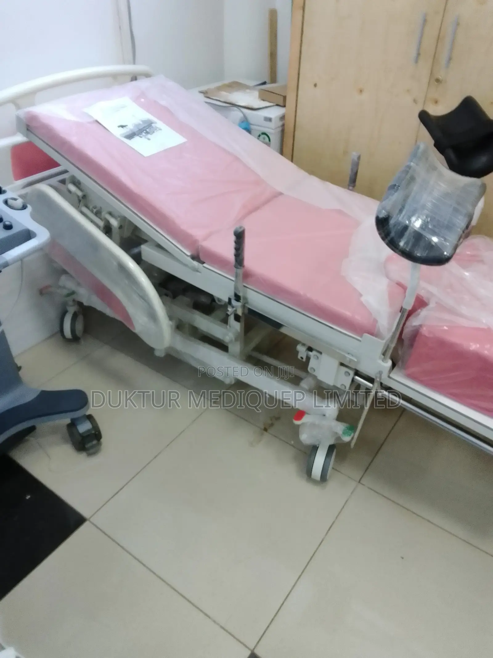 Electric Delivery Bed/ Modern Maternity Bed
