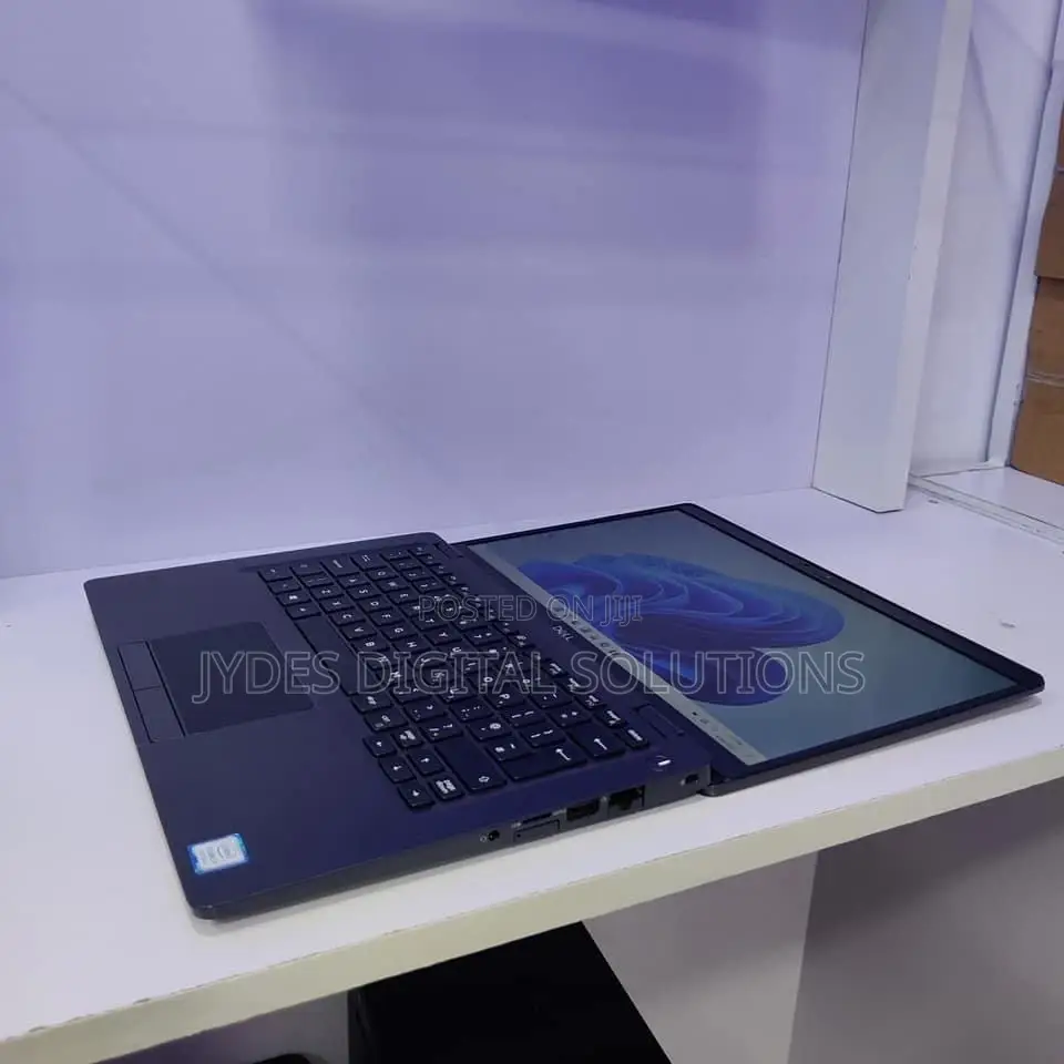 Laptop Dell Latitude 5300 8GB Intel Core I7 SSD 256GB