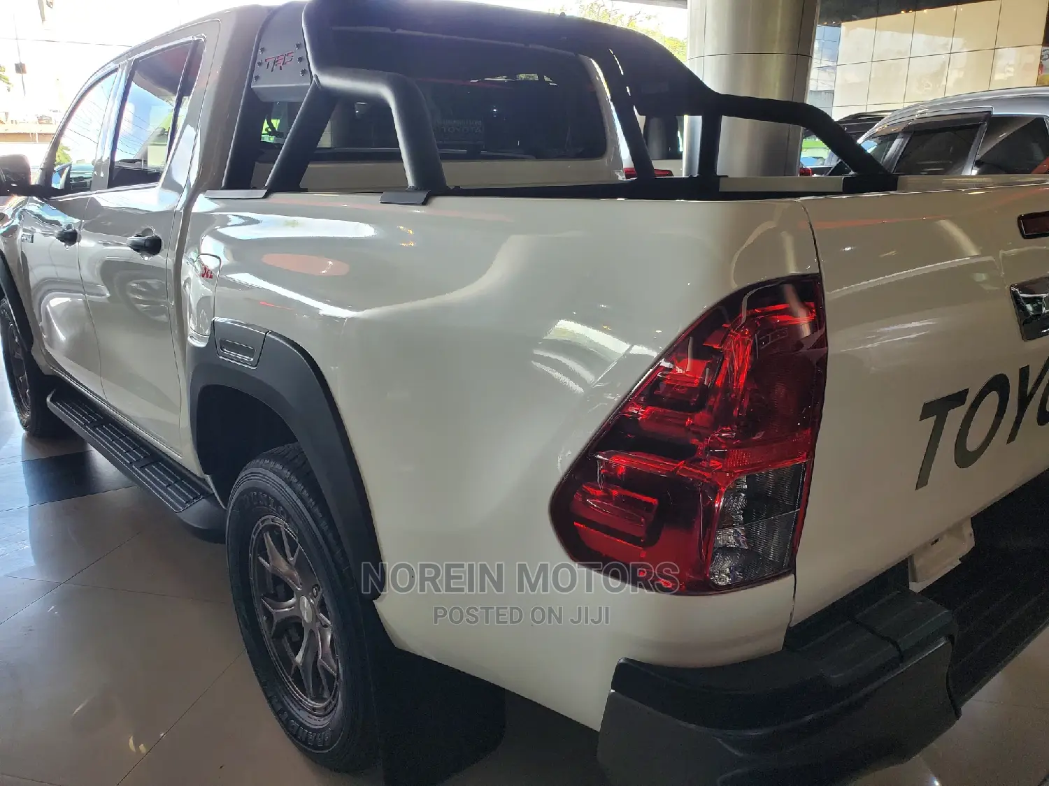 Toyota Hilux 2018 White
