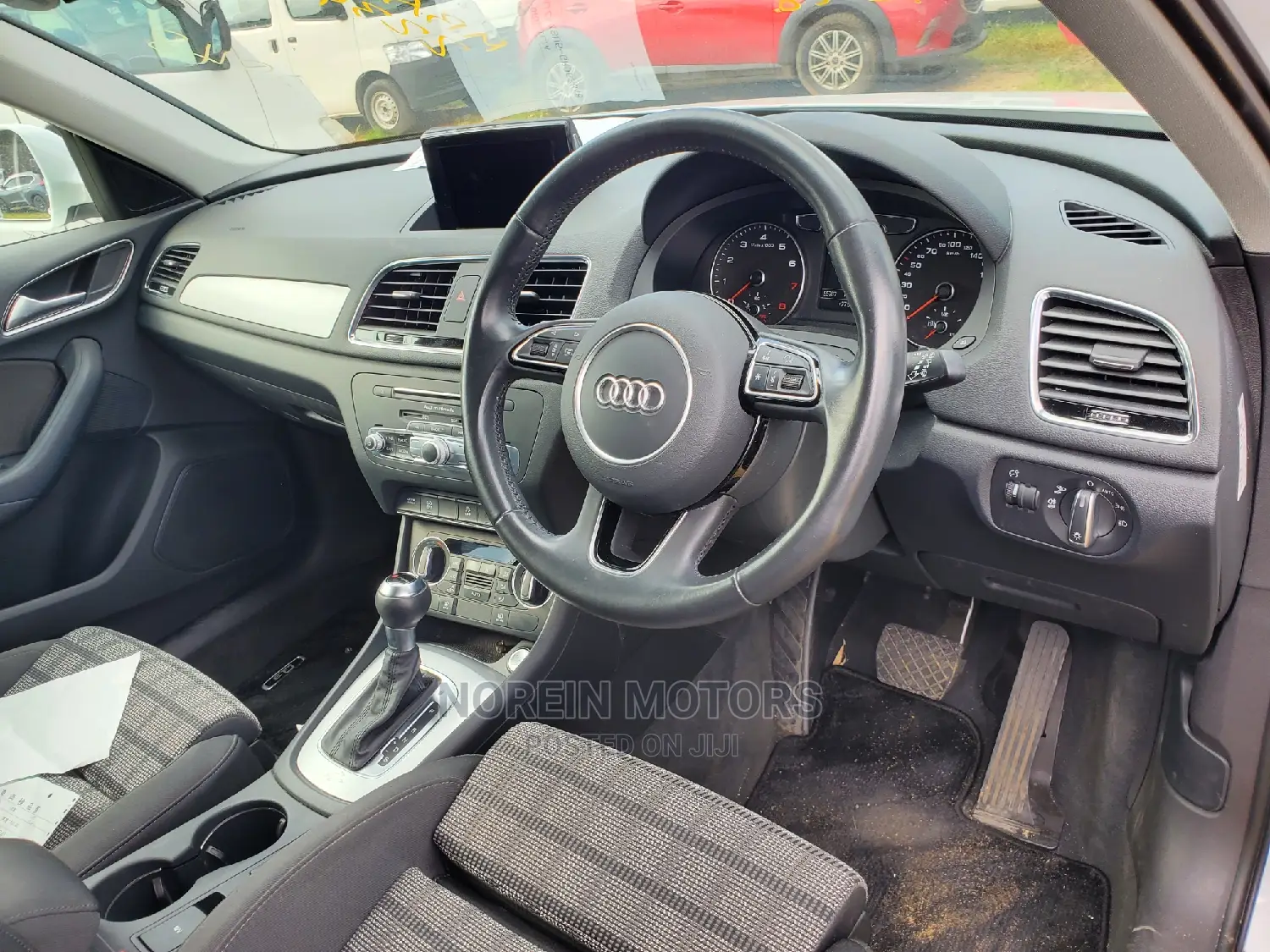 Audi Q3 2016 Off white