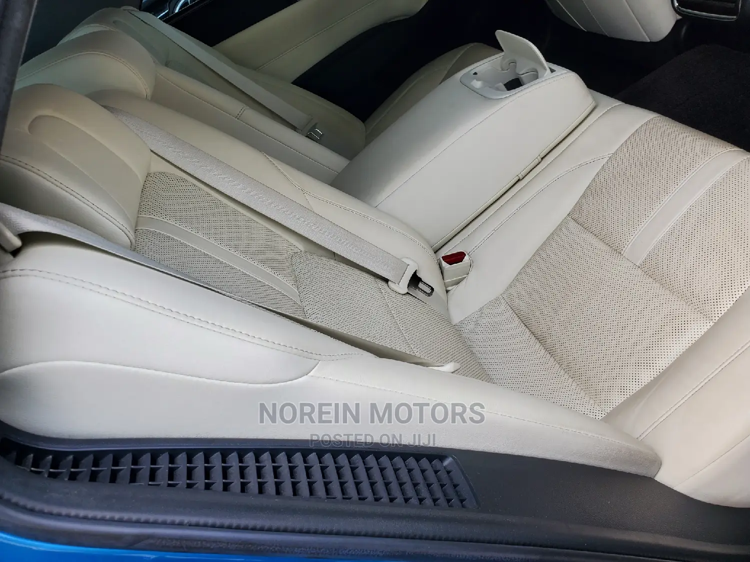 Toyota Crown 2017 Blue