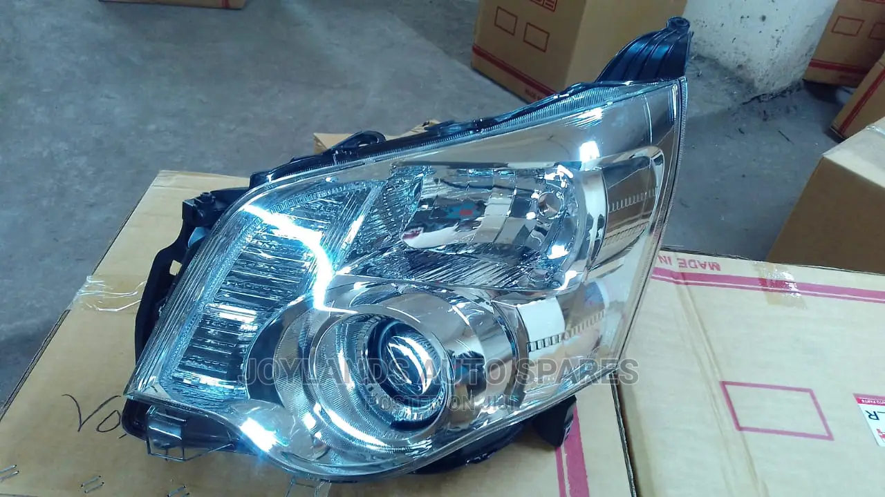 Headlamp Noah 2012 Xenon