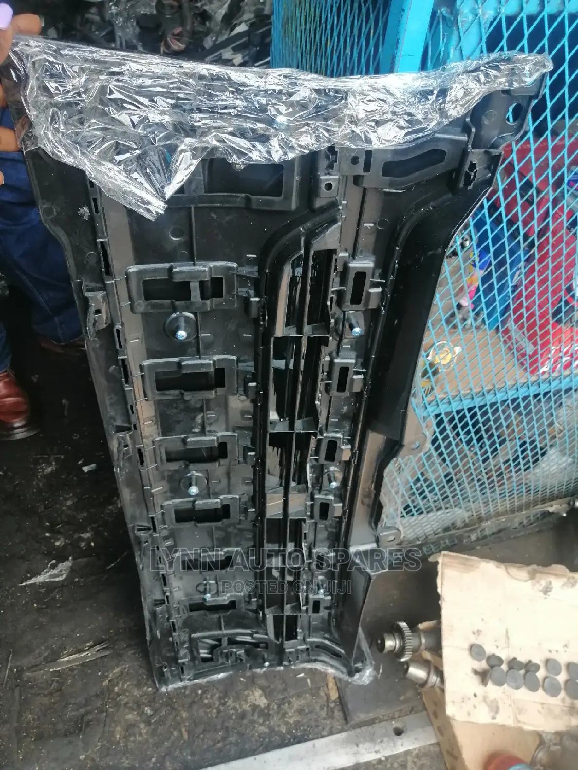 Toyota Hiace 7l Bumper Grille