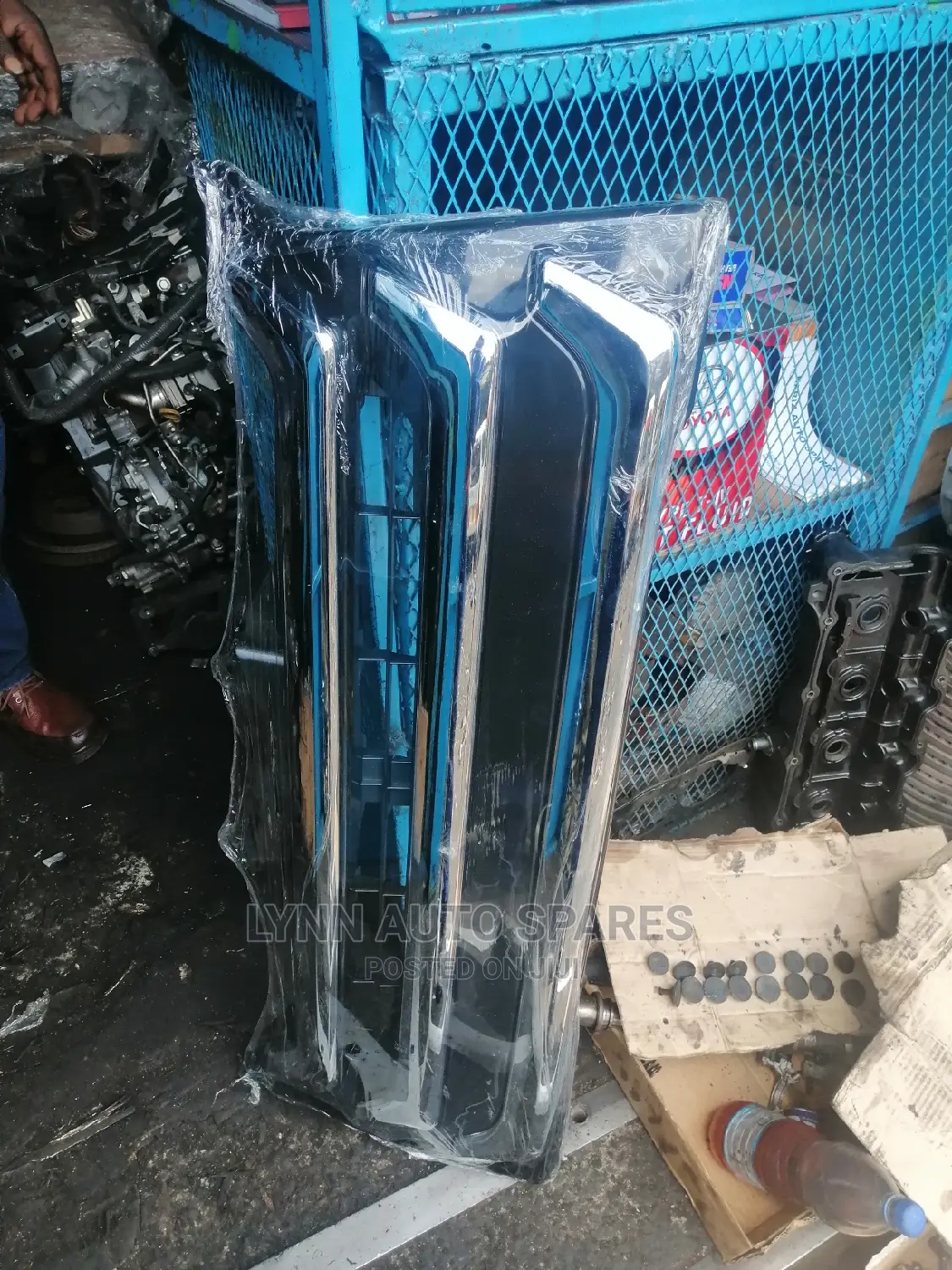 Toyota Hiace 7l Bumper Grille