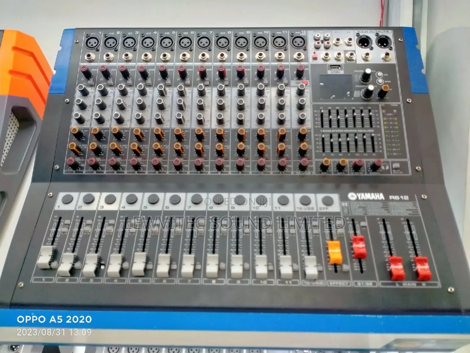 Yamaha Rs 12 Powered Mixer
