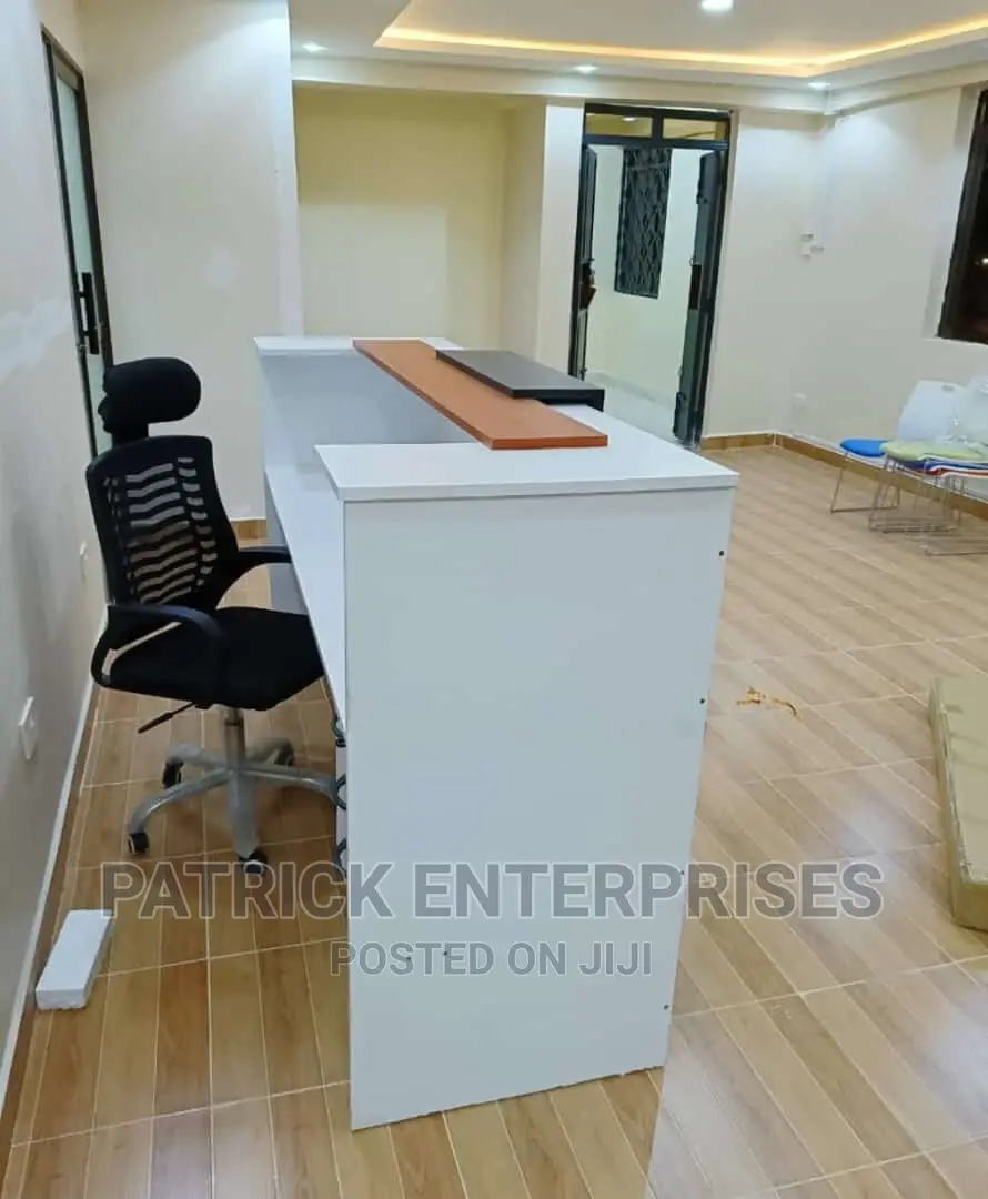 Morden Reception Desk 1.4 MTRS