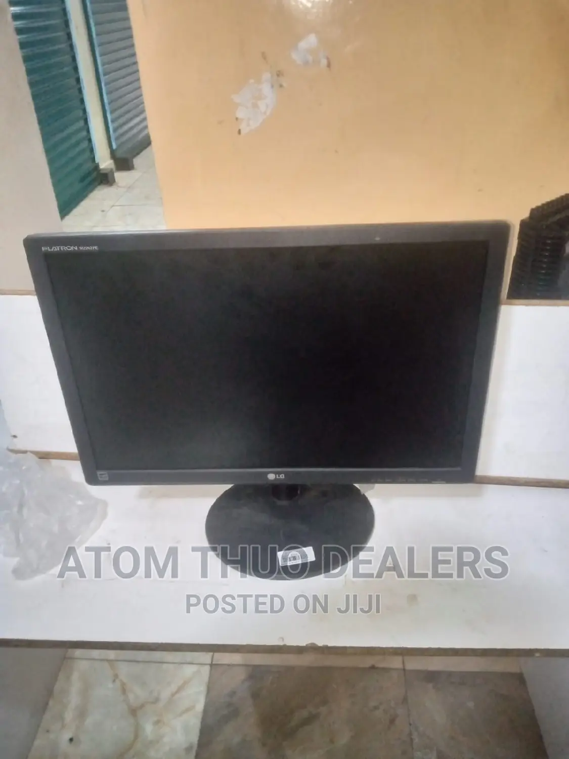 LG TFT Monitor 22 Inches - Refurbished