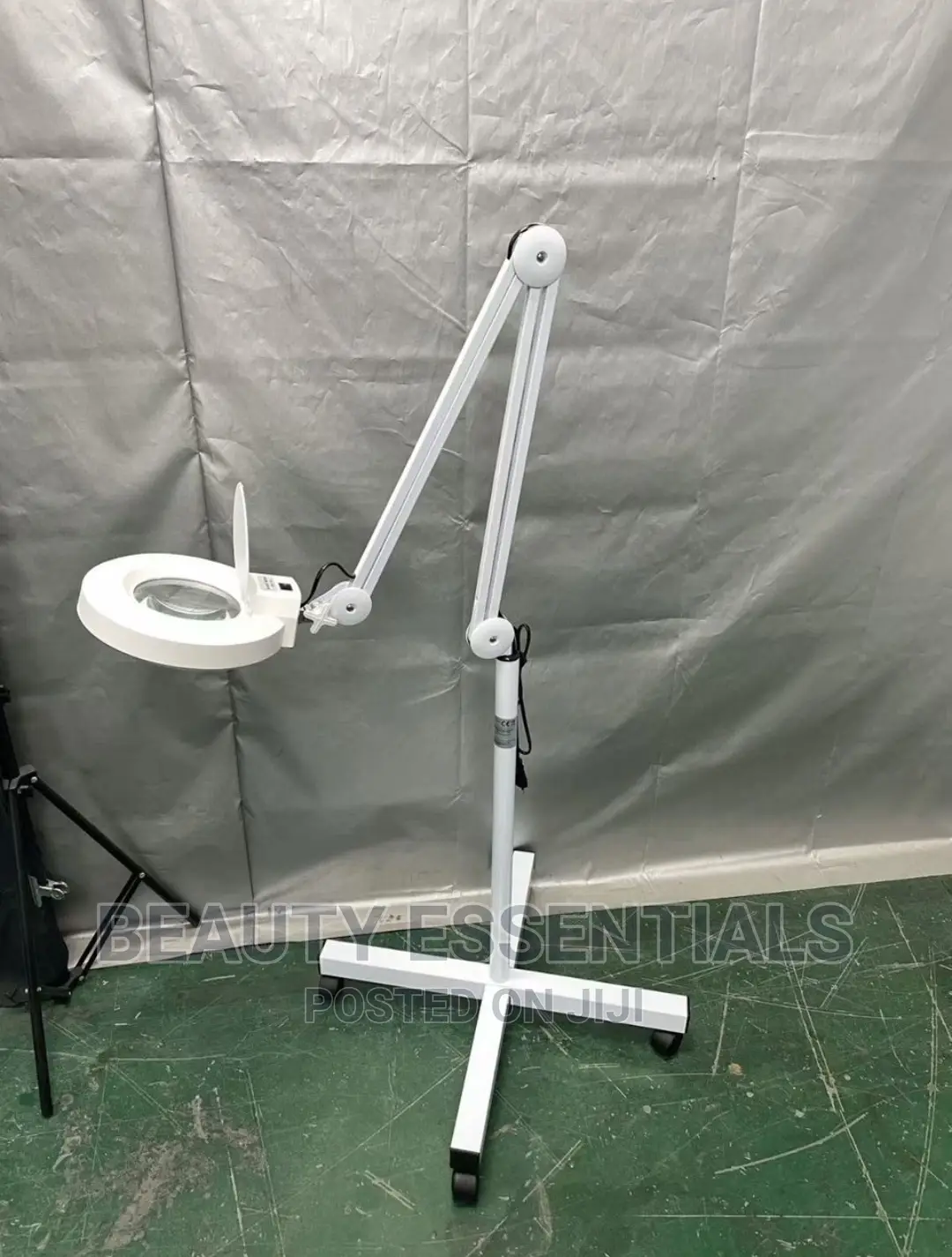 Magnifying Lamp/Facial Steamer Magnifying Lamp