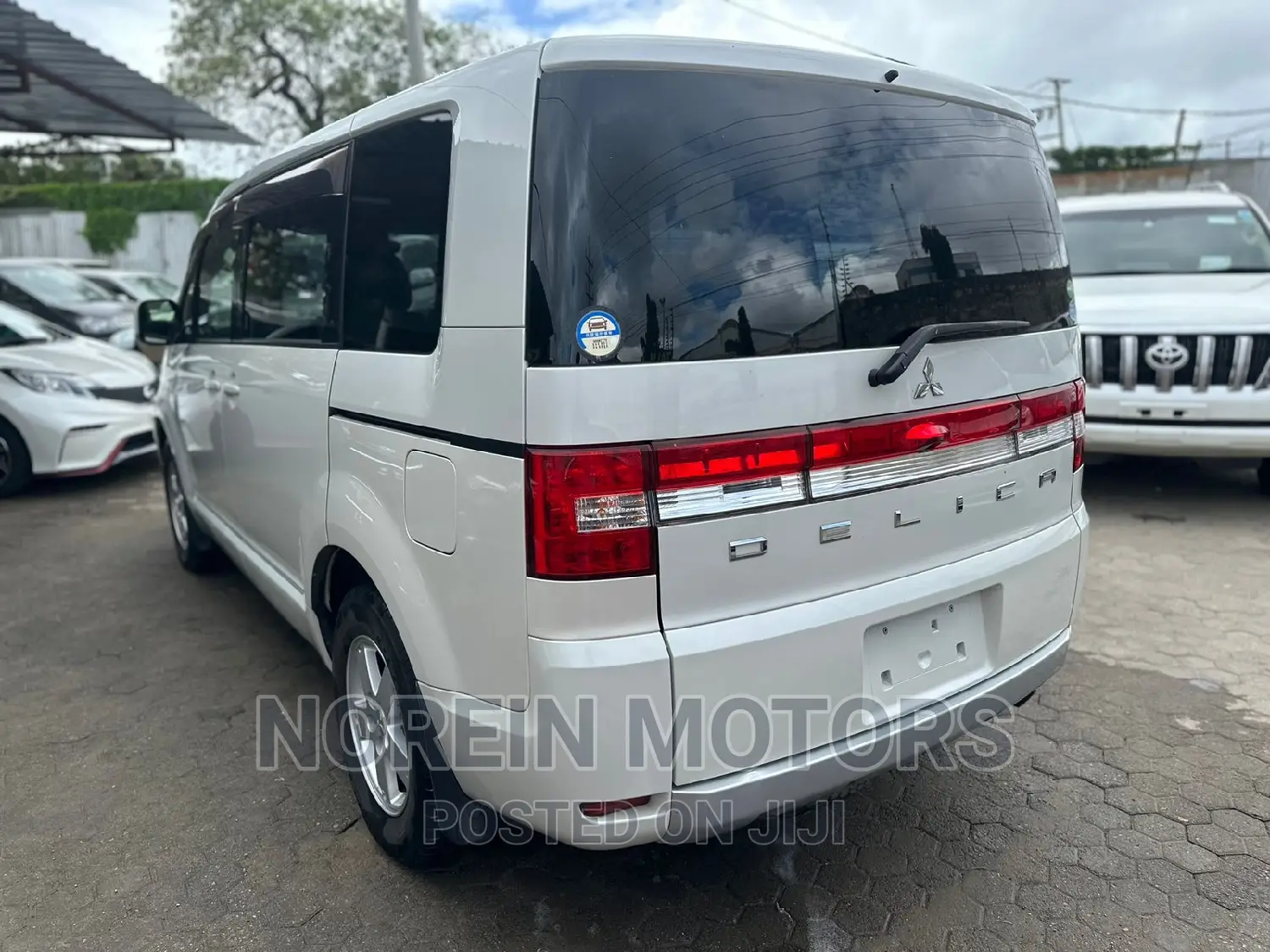 Mitsubishi Delica 2016 Off white