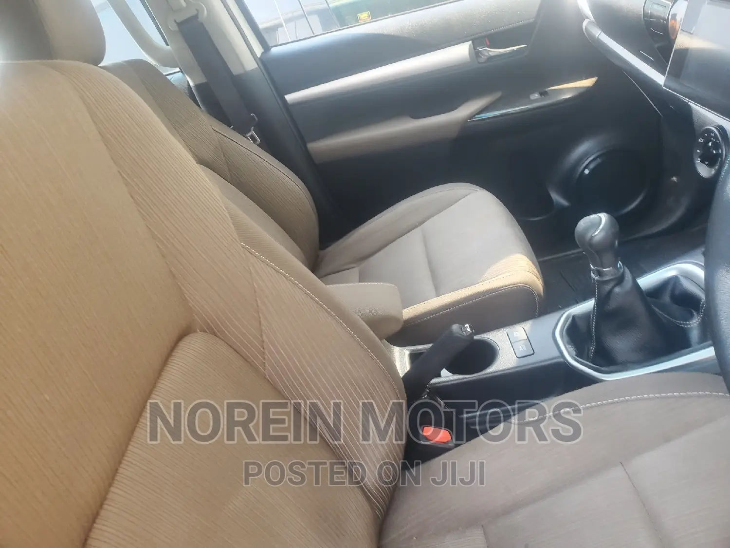Toyota Hilux 2016 White