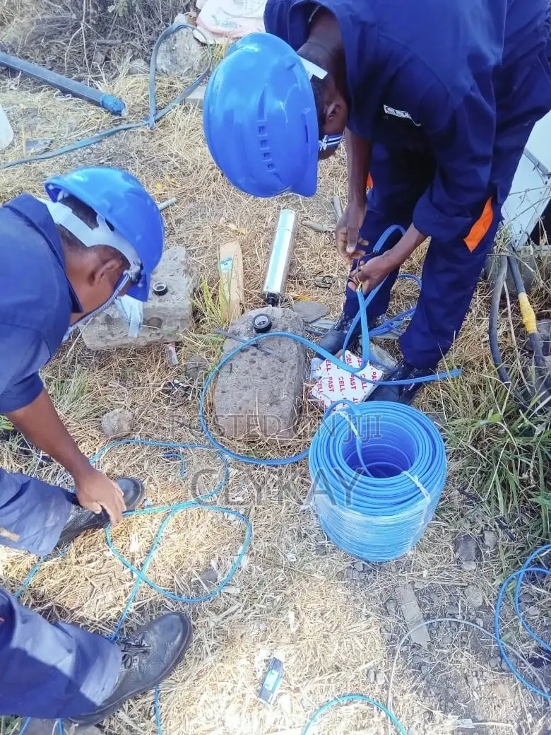 Submersible Pump Installation, Borehole Lifting and Lowering