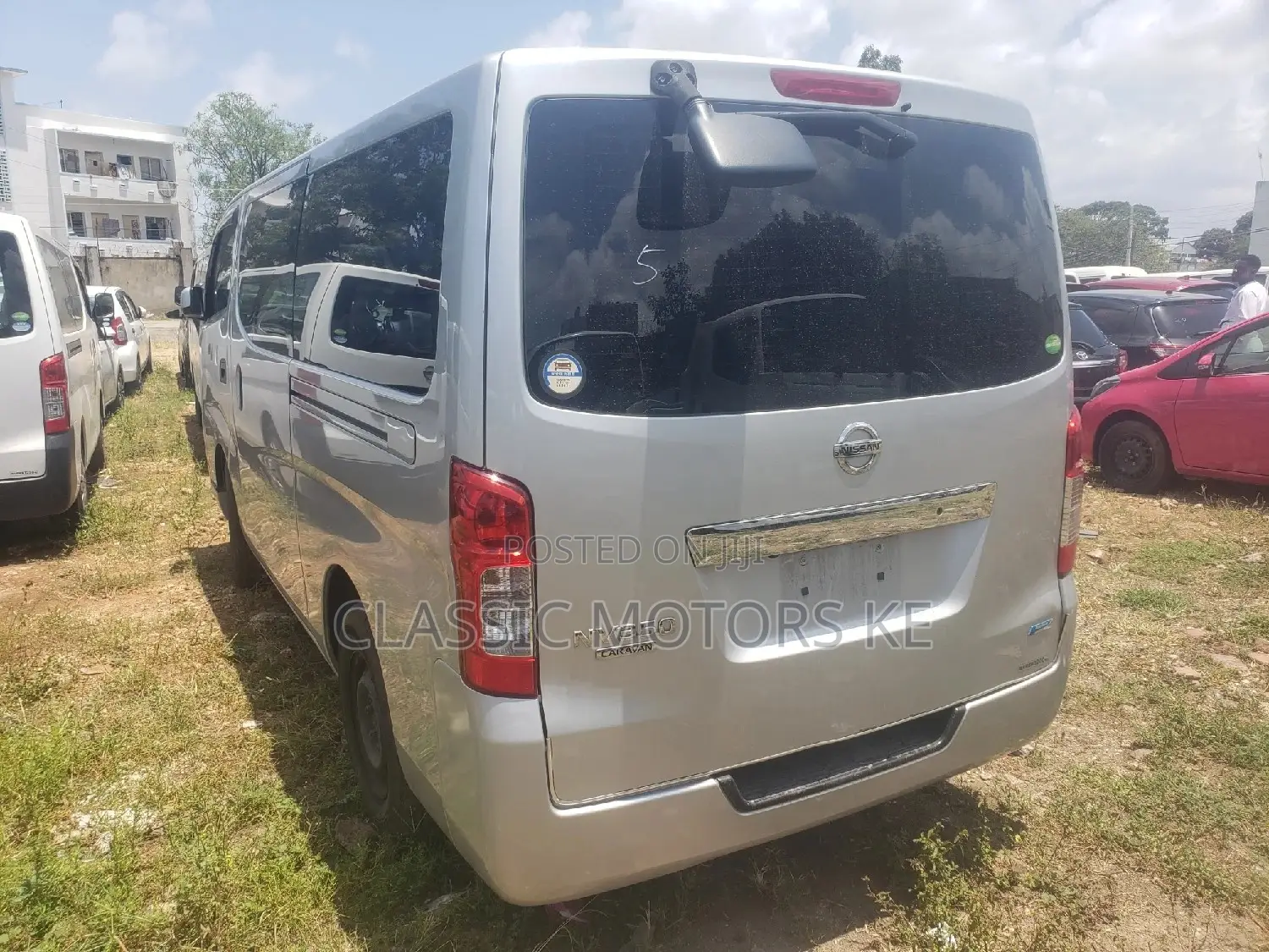 Nissan Caravan (Urvan) 2016 Silver