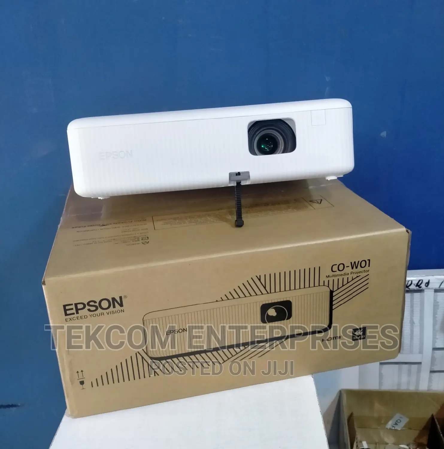 Epson Projector C0-Wo1 -3000 Lumens (REPLACEMENT FOR EB-E01)