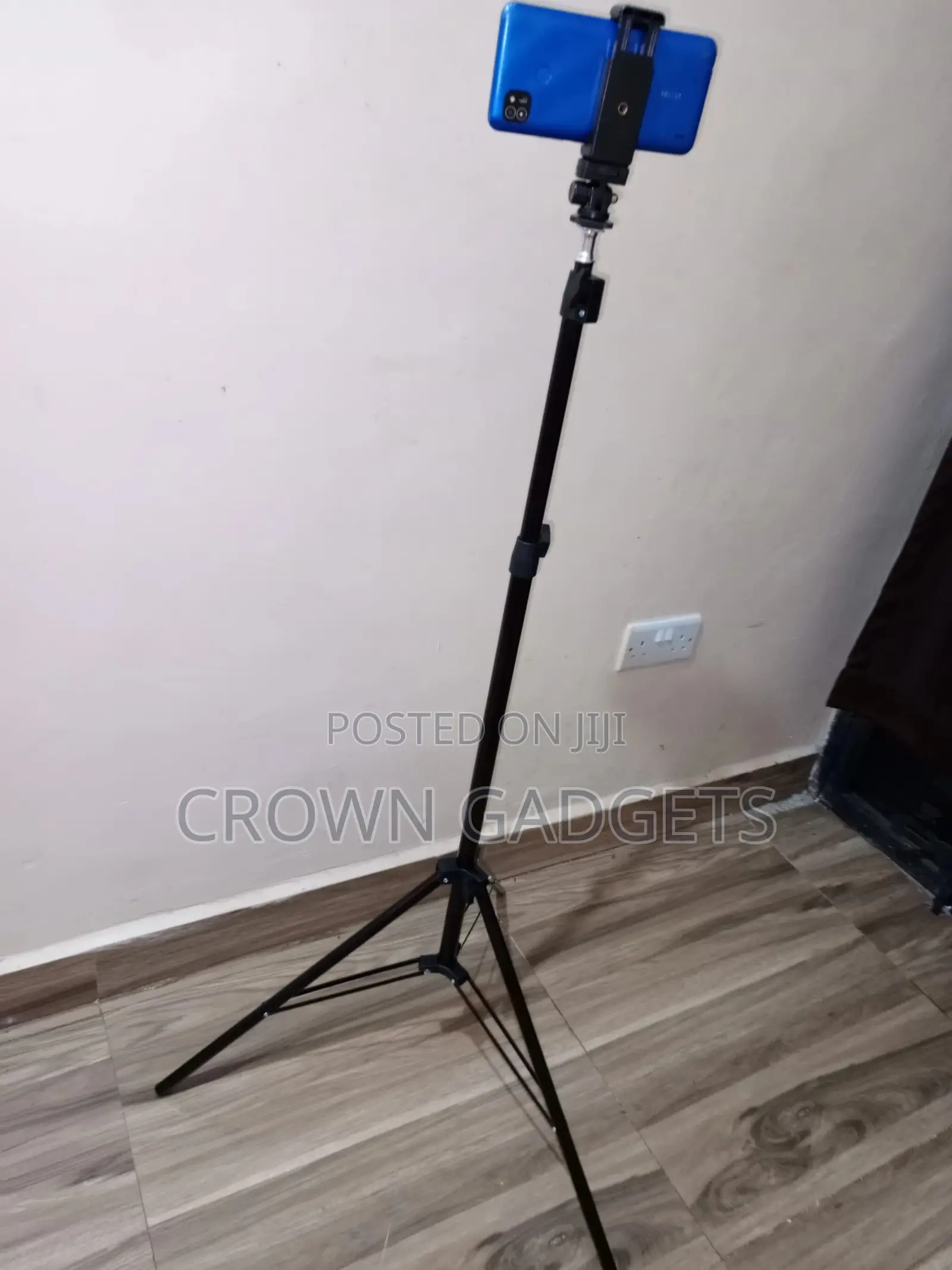 Adjustable 1.6M Tripod Stand