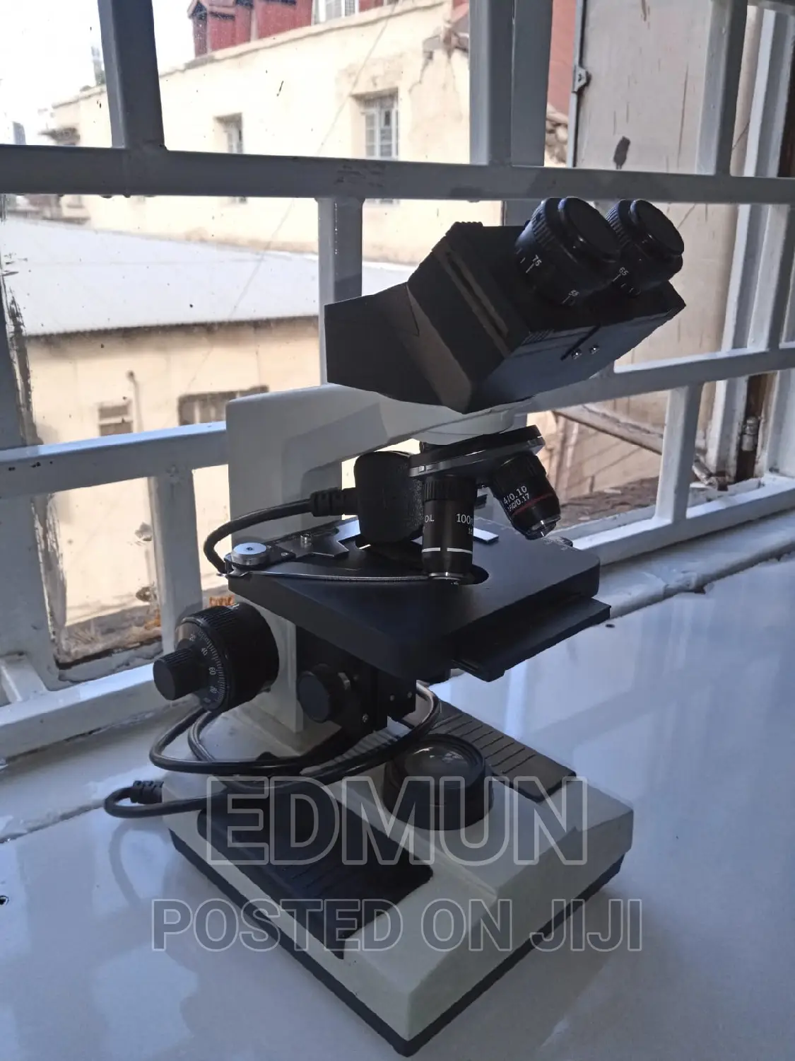 ARI XSZ - 107BN Biological Microscope