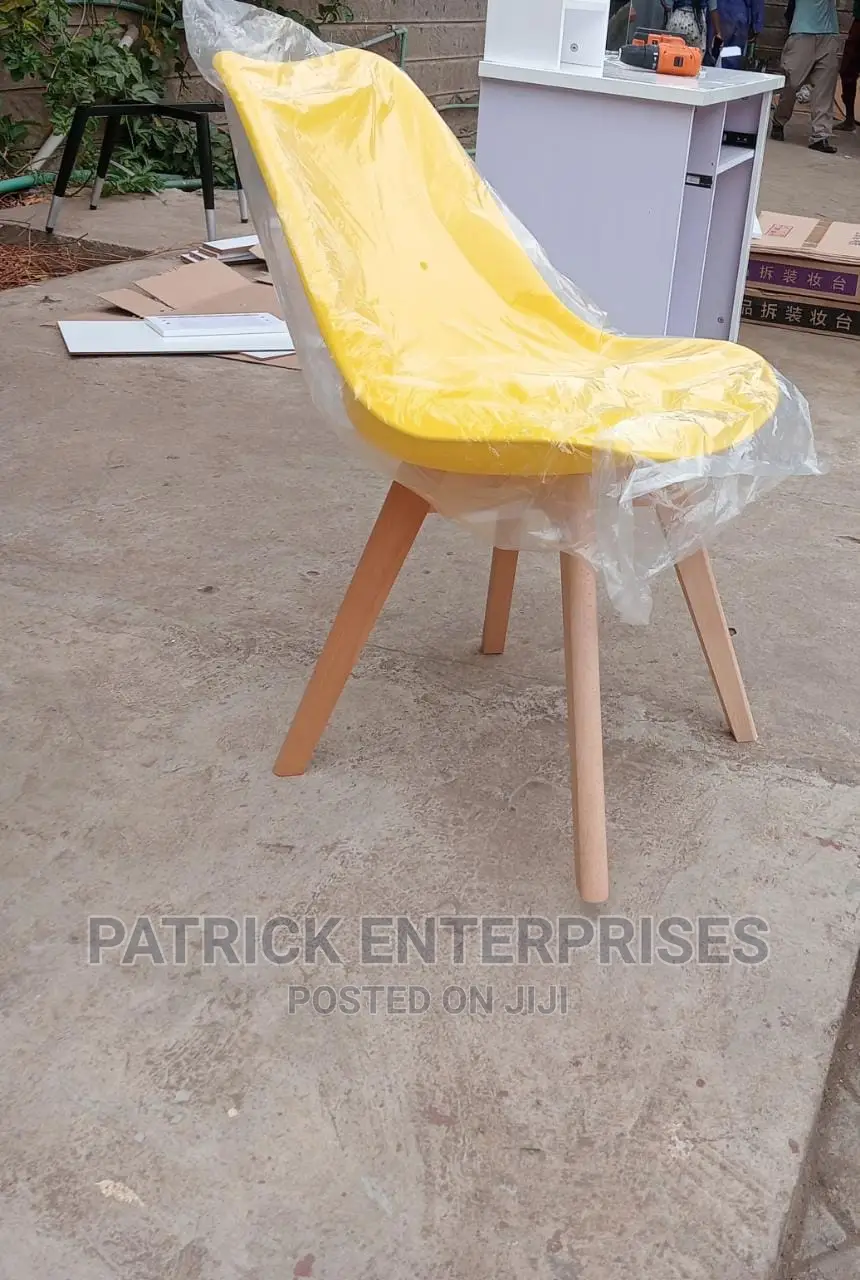 Imported Morden Padded Portable Eames Chairs