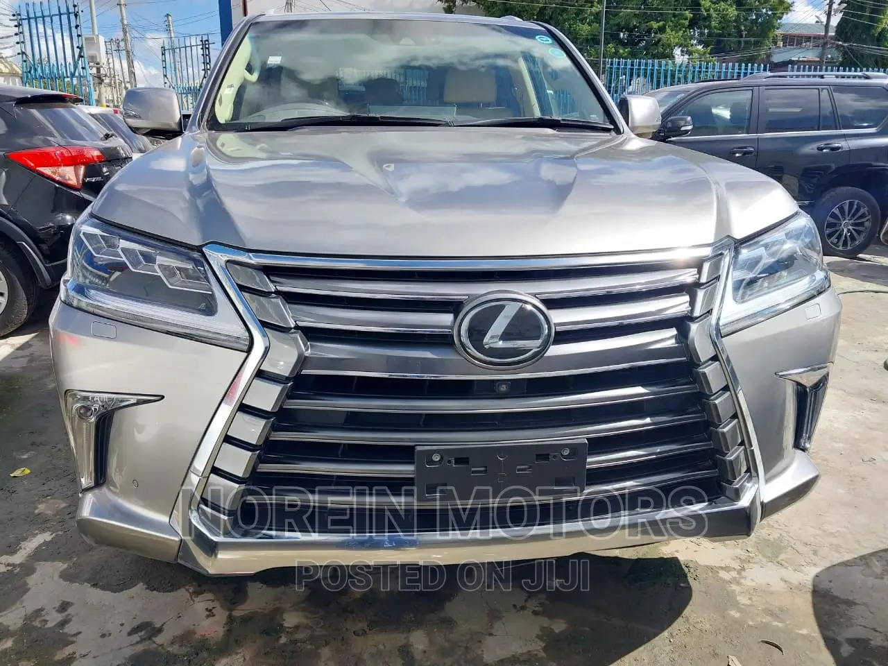Lexus LX 2018 Gold