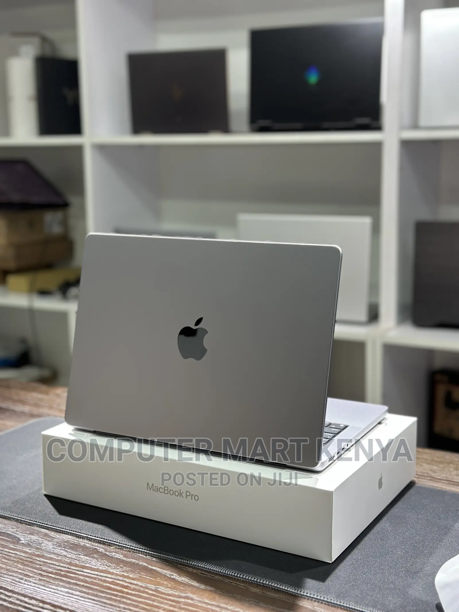 New Laptop Apple MacBook Pro 16GB Apple M2 SSD 512GB