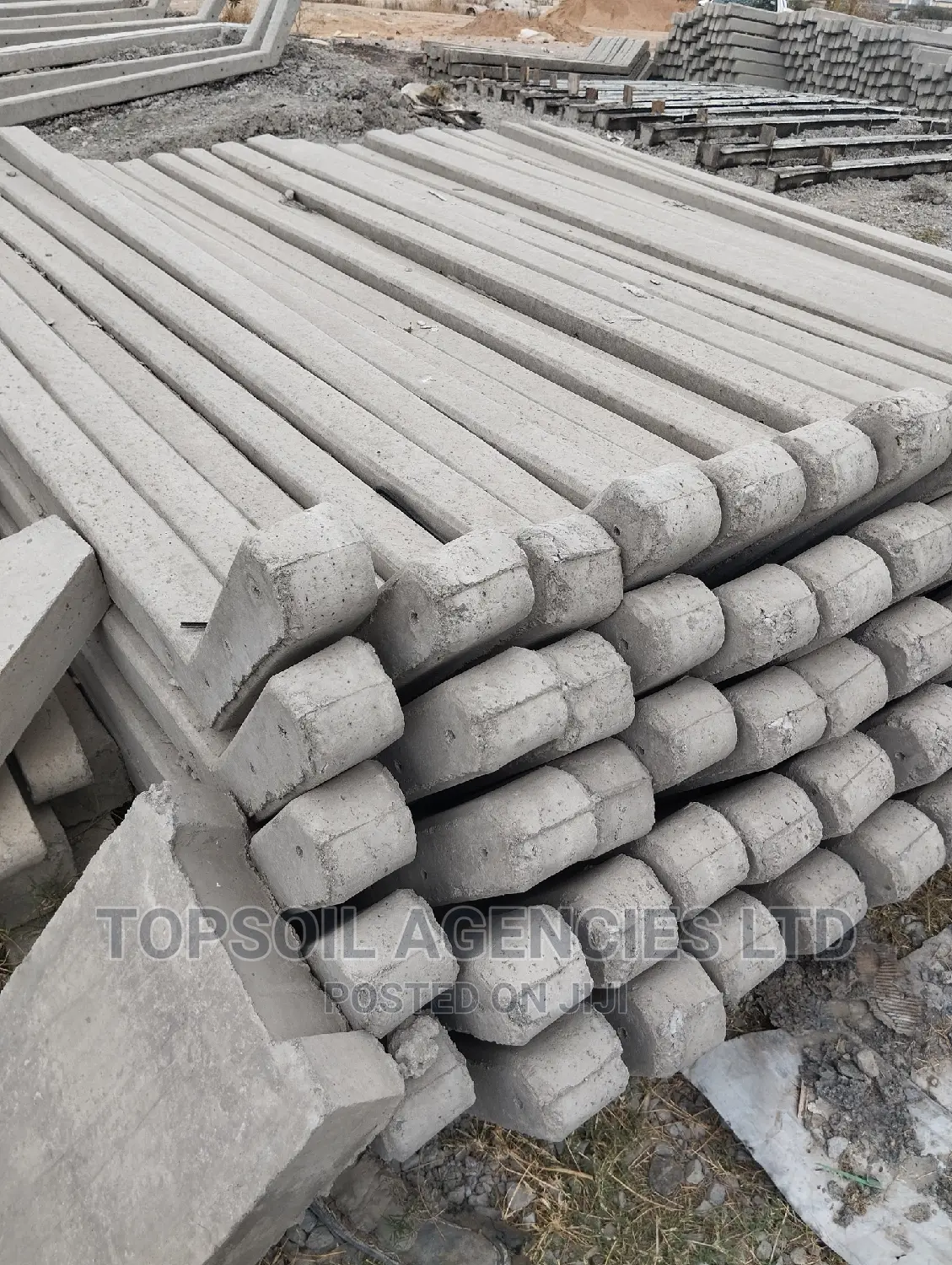 Vikingi/Fencing Concrete Logs /Post
