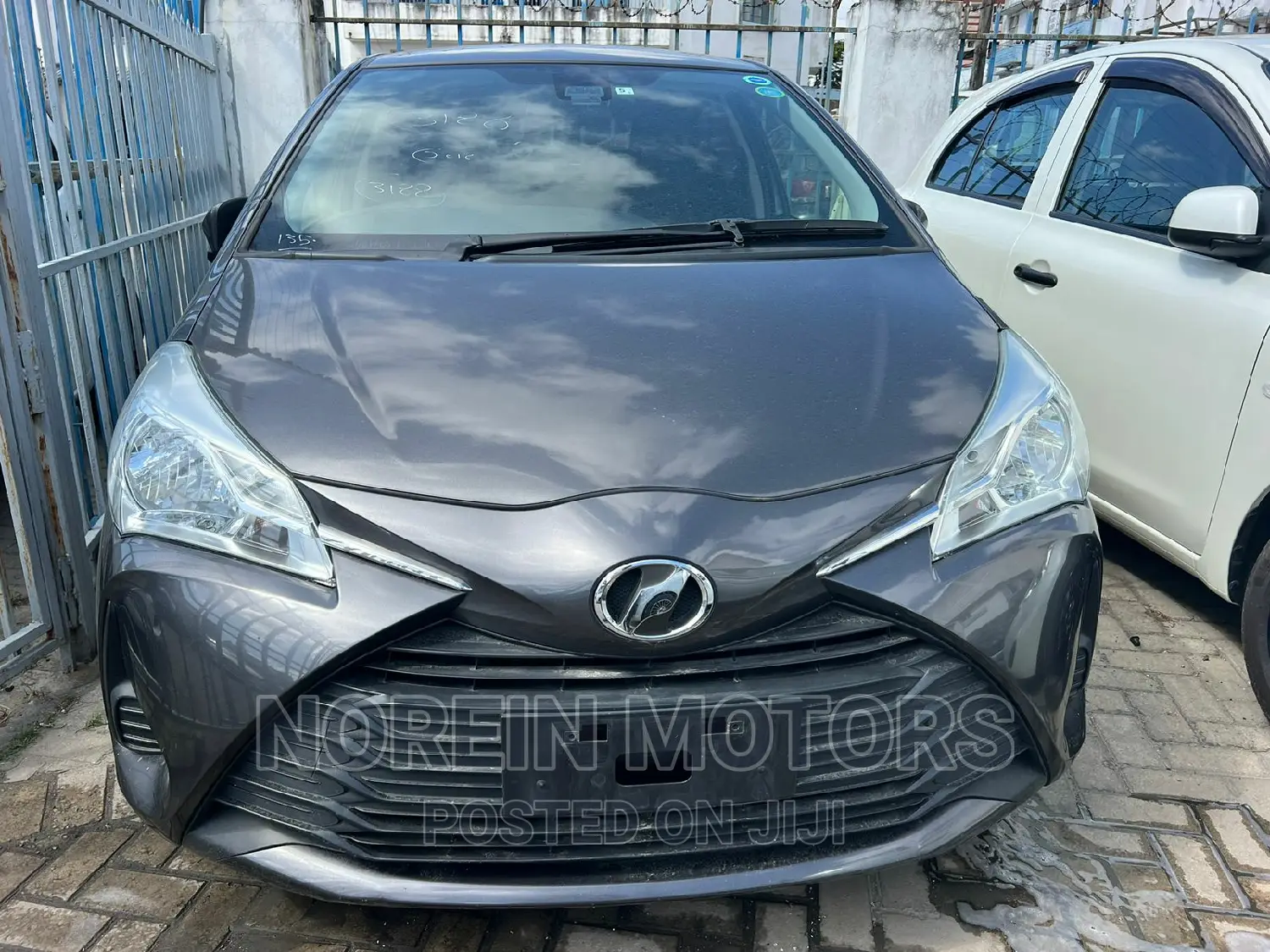Toyota Vitz 2017 Gray