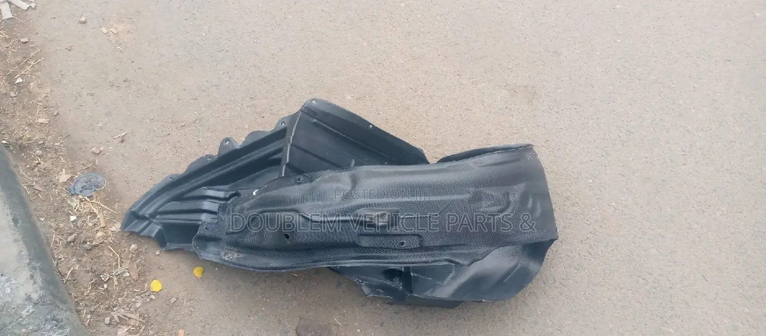 Stoneguard/Fender Liner Subaru Outback