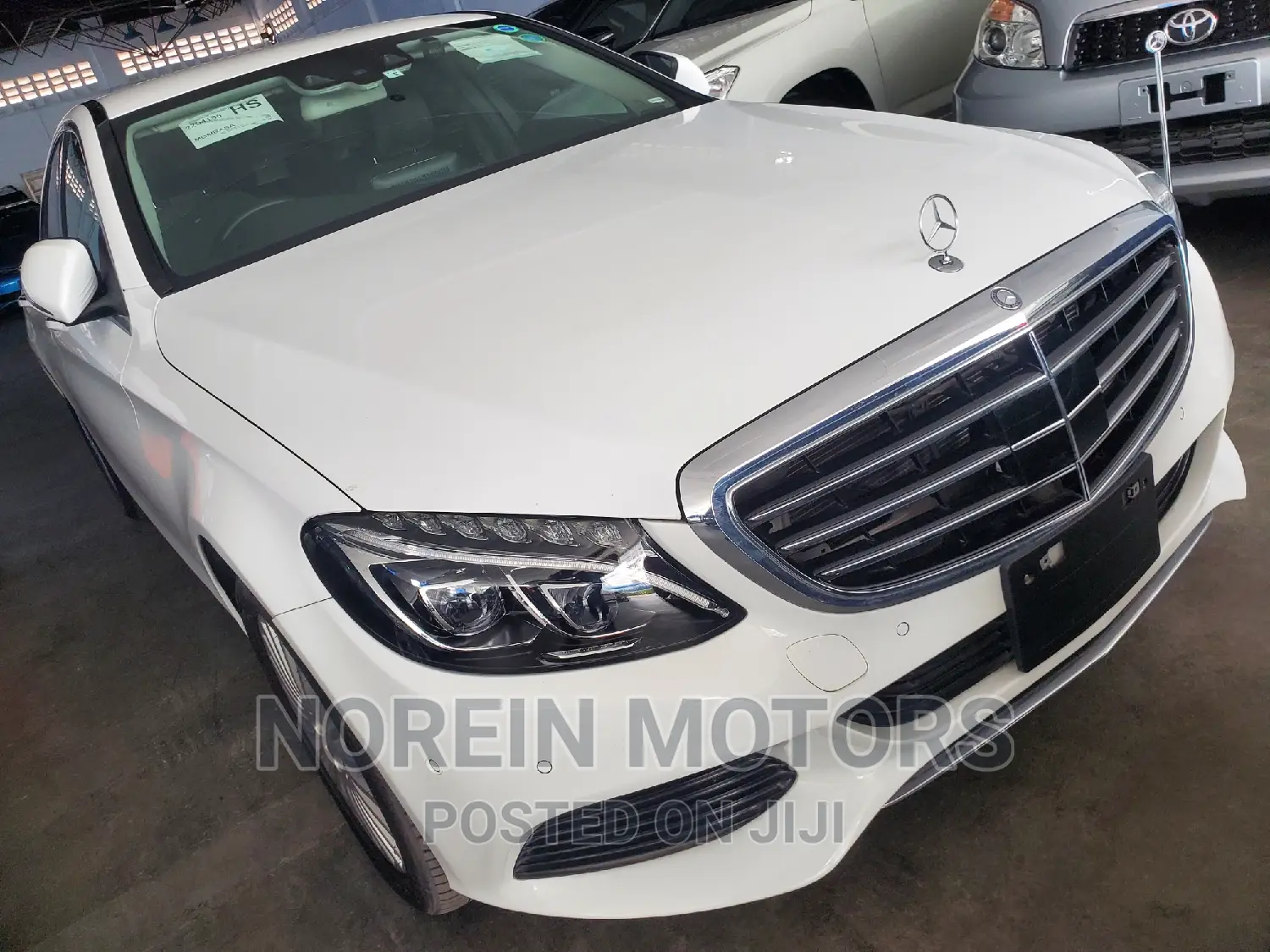 Mercedes-Benz C200 2016 Off white