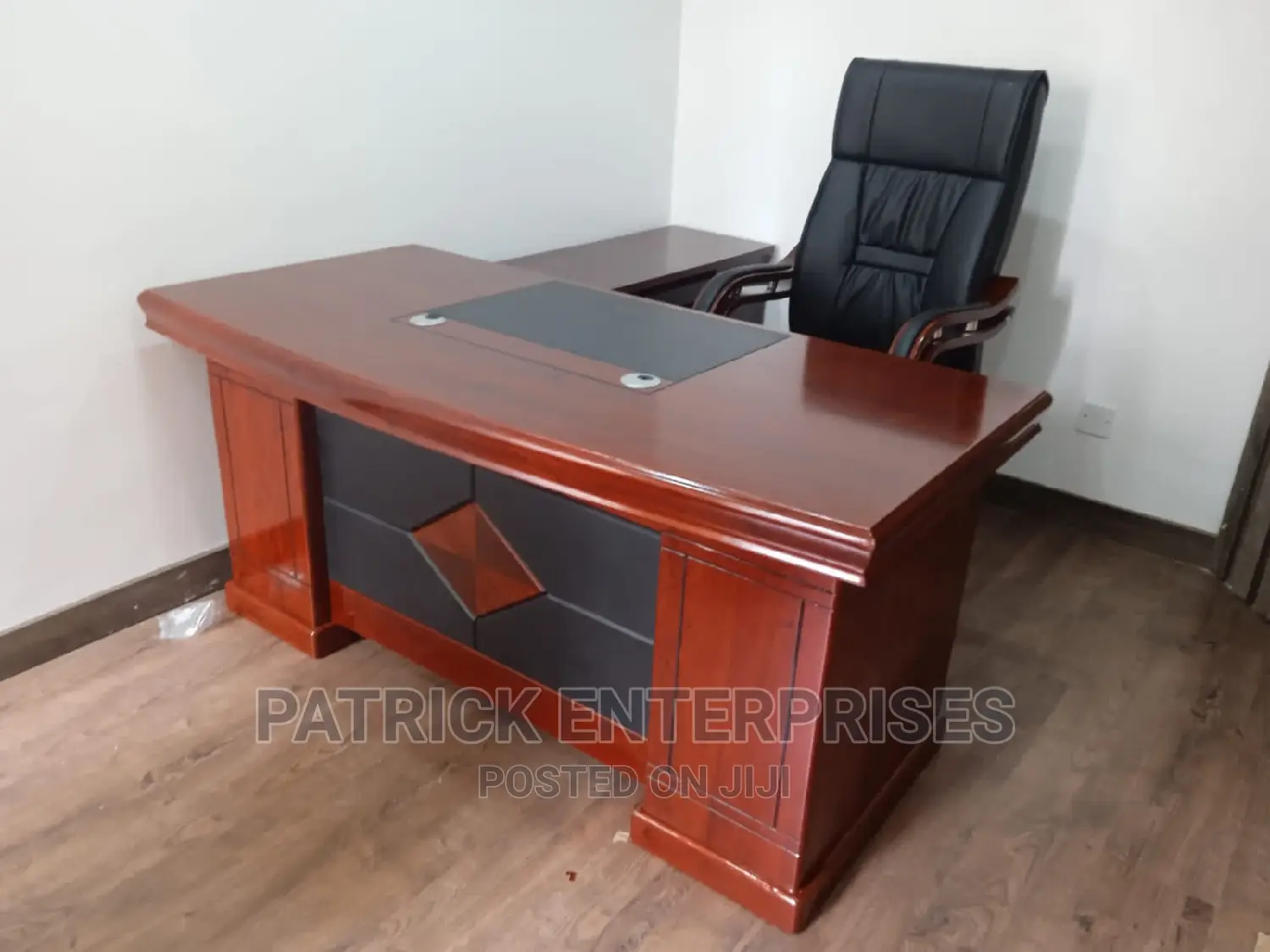 Executive Imported Office Desk 1.6 MTRS