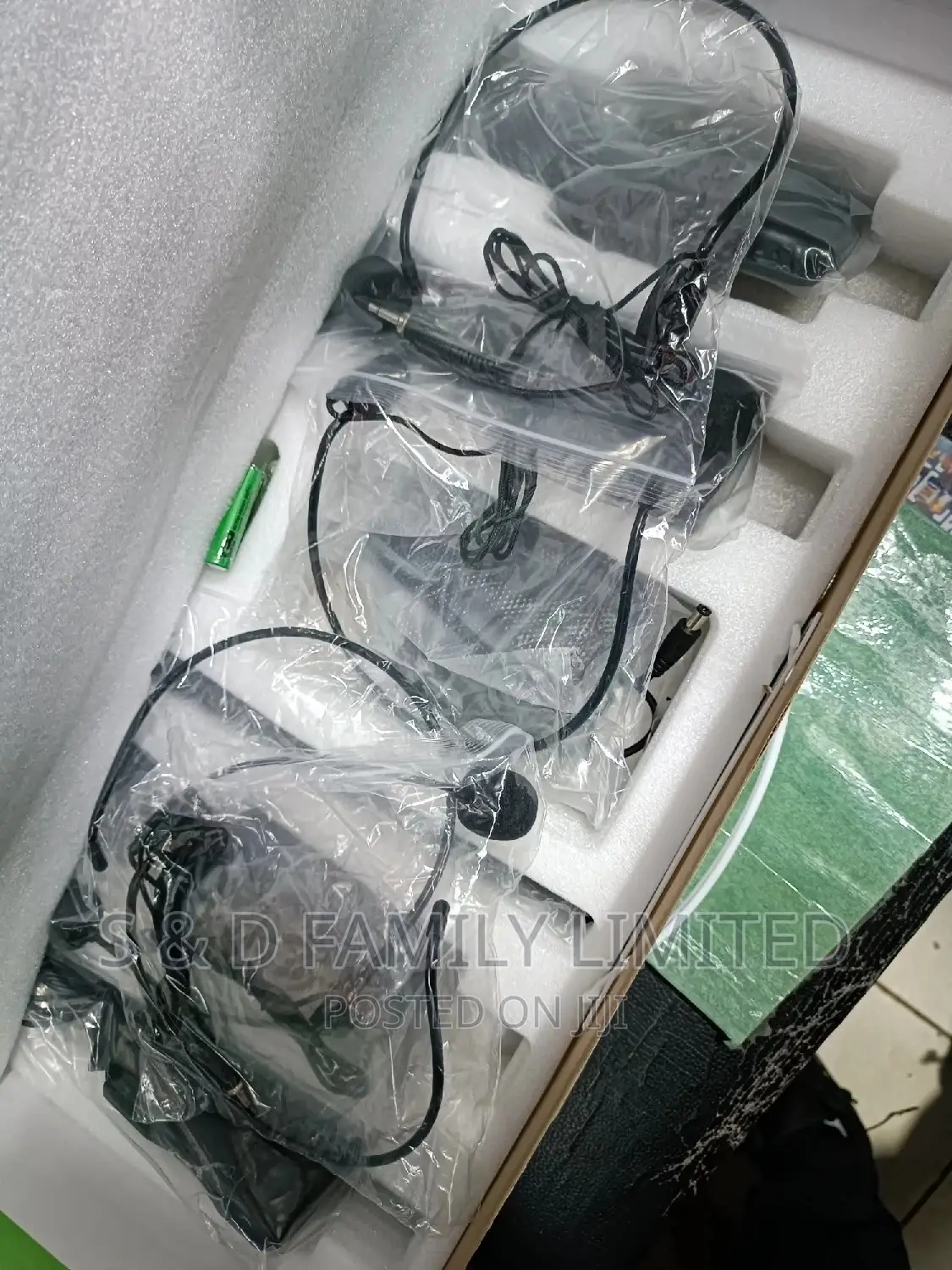 BNK 4 in 1 Lapel/Headrest Microphone BK8400