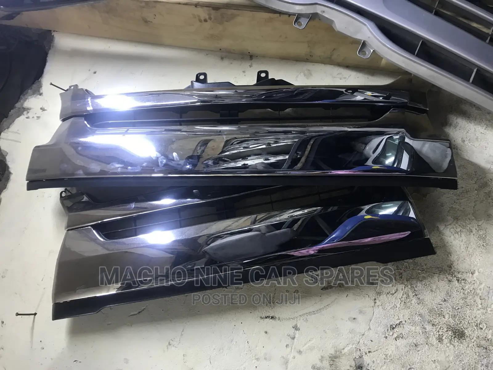 Toyota Hiace 2012 Grill (Chrome)