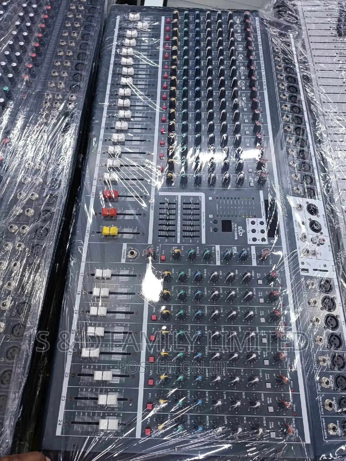 EVP 24 Channels Powered Mixer