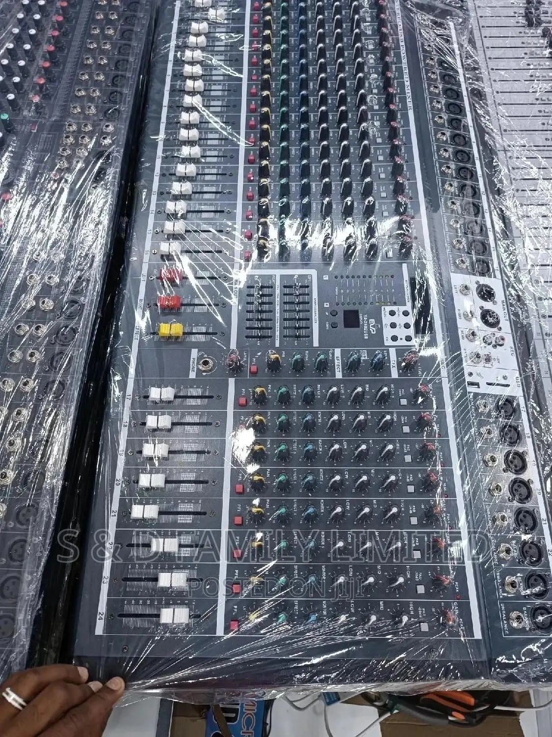 EVP 24 Channels Powered Mixer