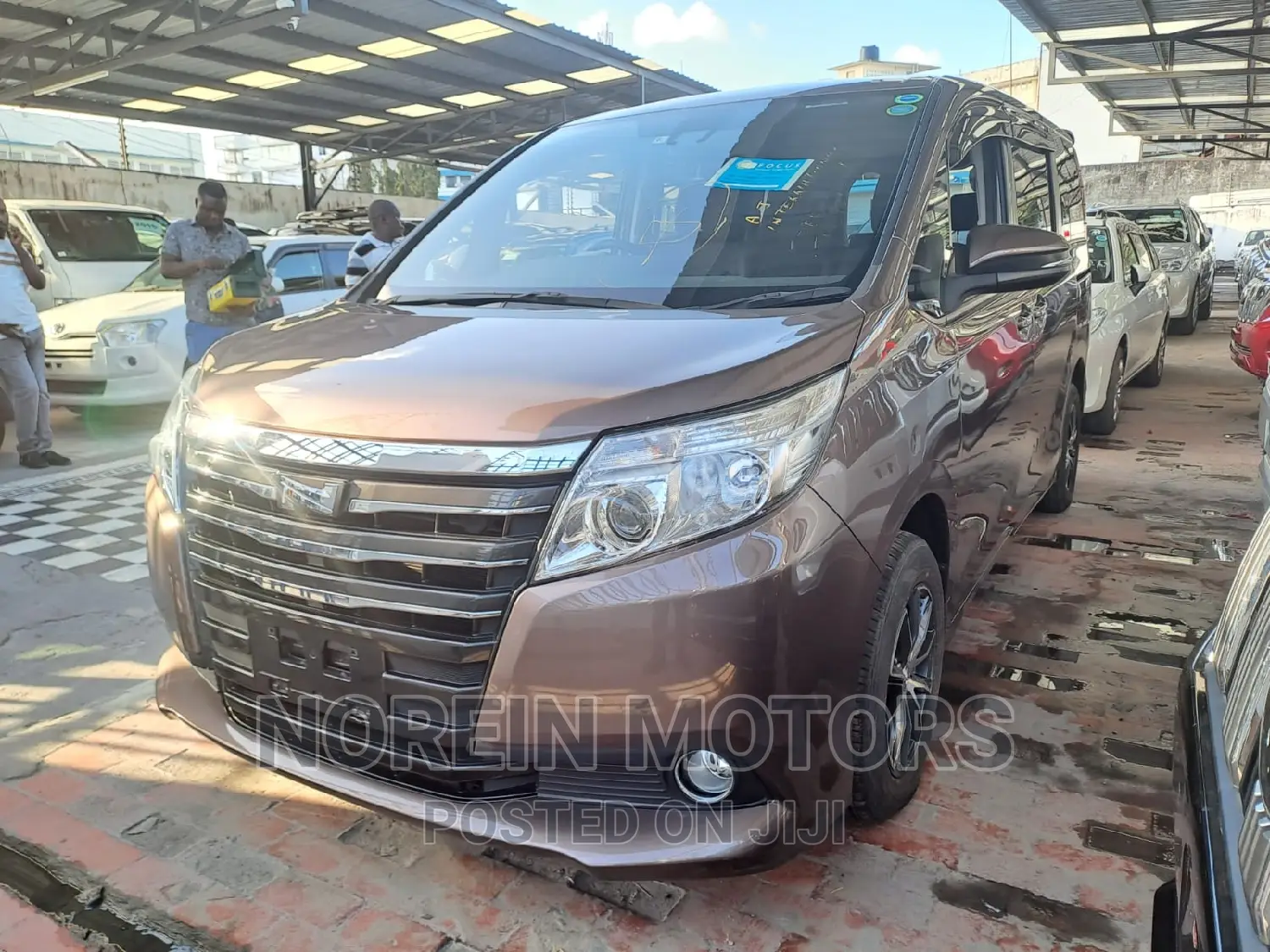 Toyota Noah 2016 Brown