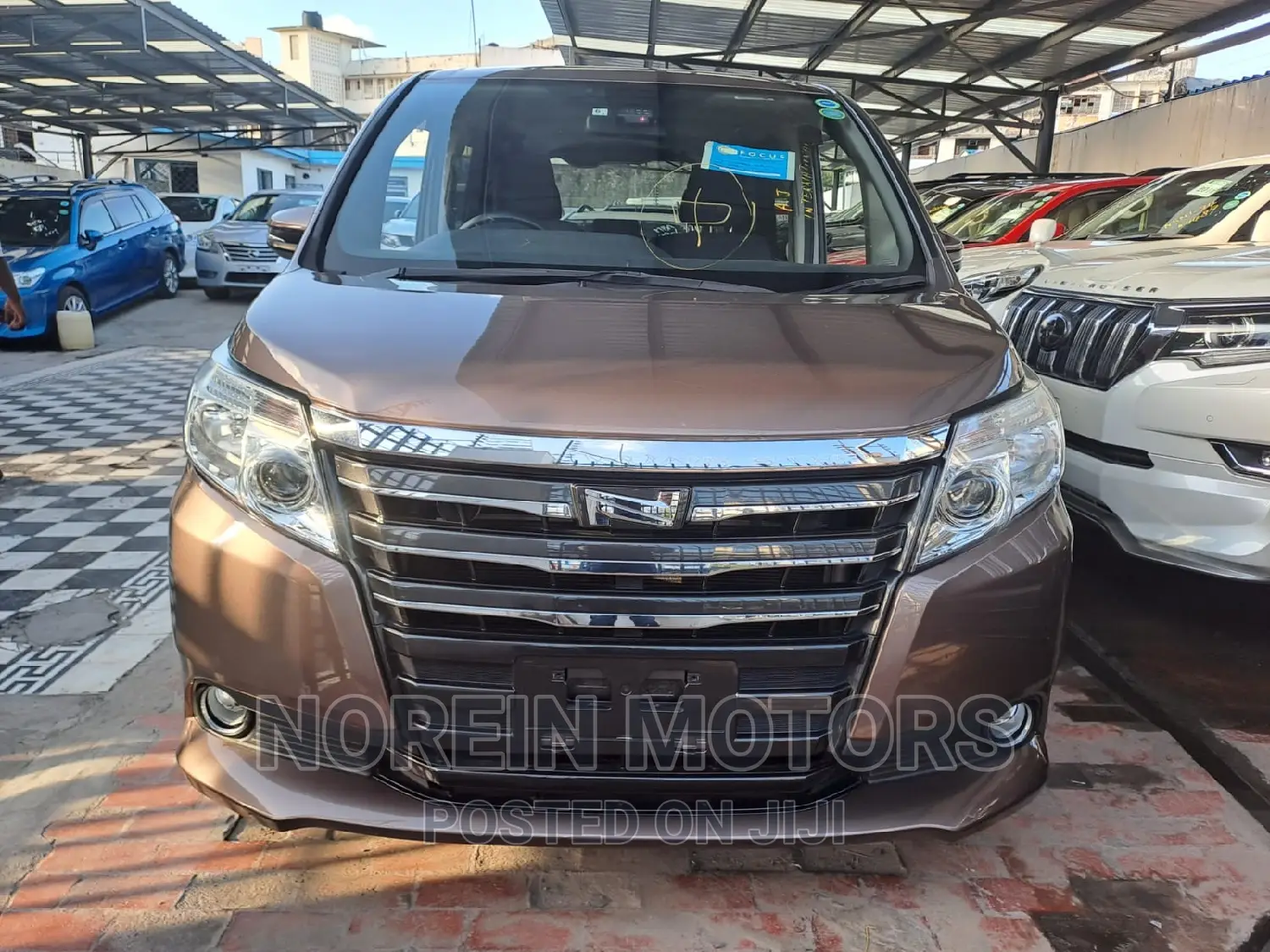 Toyota Noah 2016 Brown