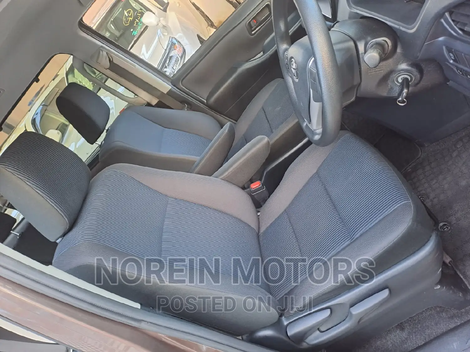 Toyota Noah 2016 Brown