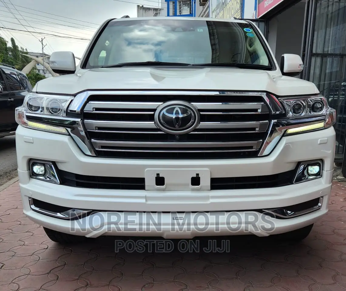 Toyota Land Cruiser 2017 White