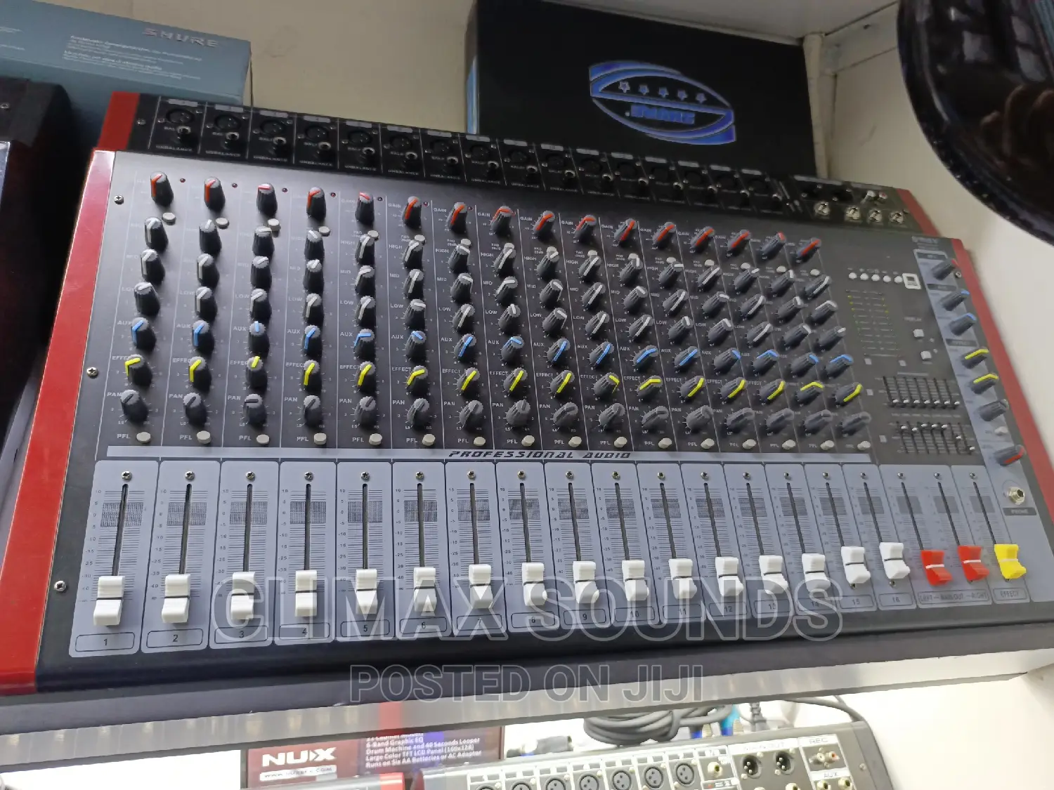 Max Powered Mixer 16 Channels