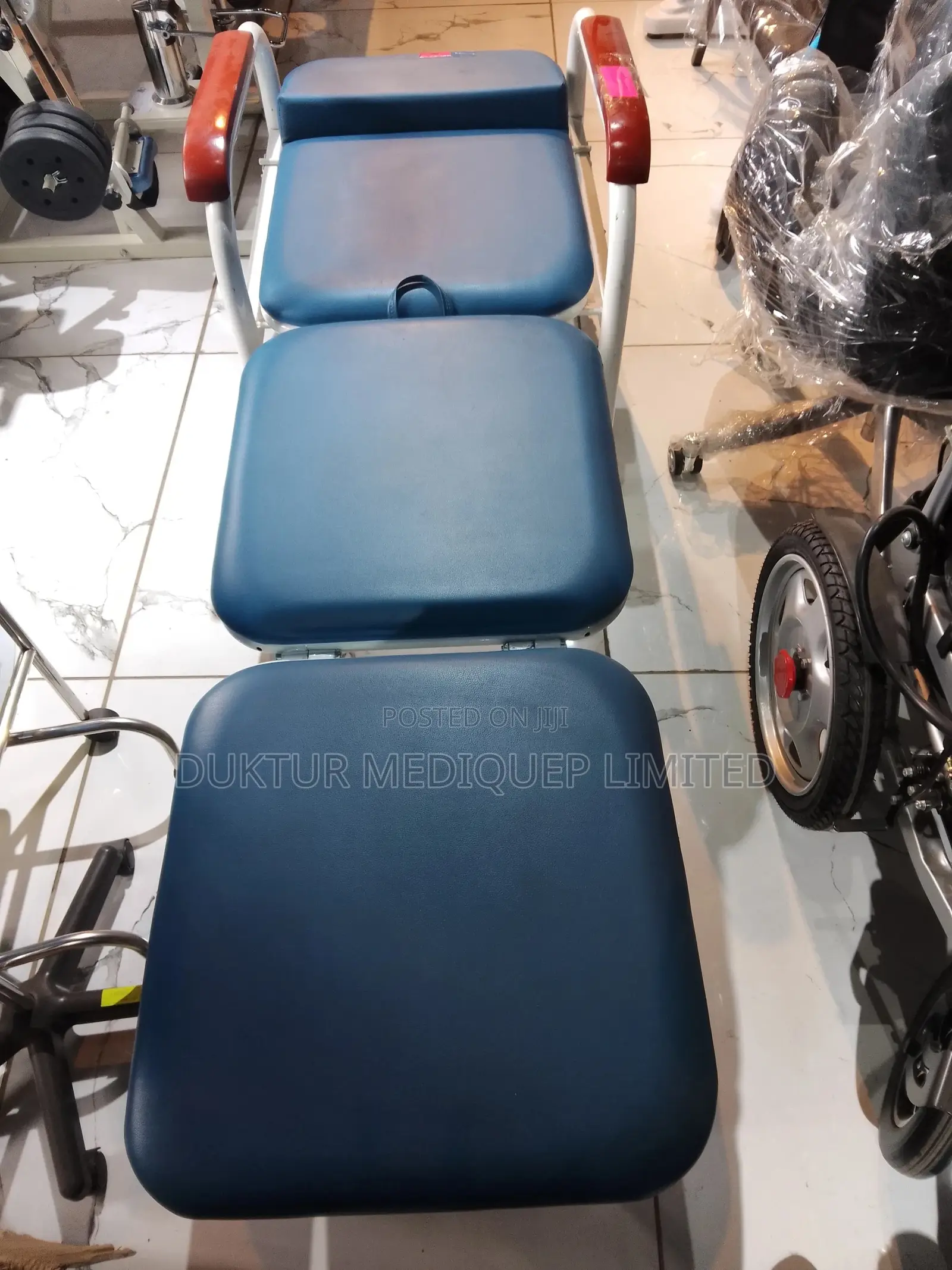 Blood Transfusion Chair/ Bed Can Be Turned Into Bed
