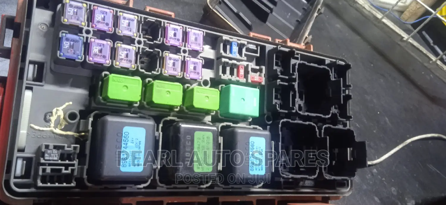 Fusebox Isuzu FRR 90 Slayqueen (Wheel)