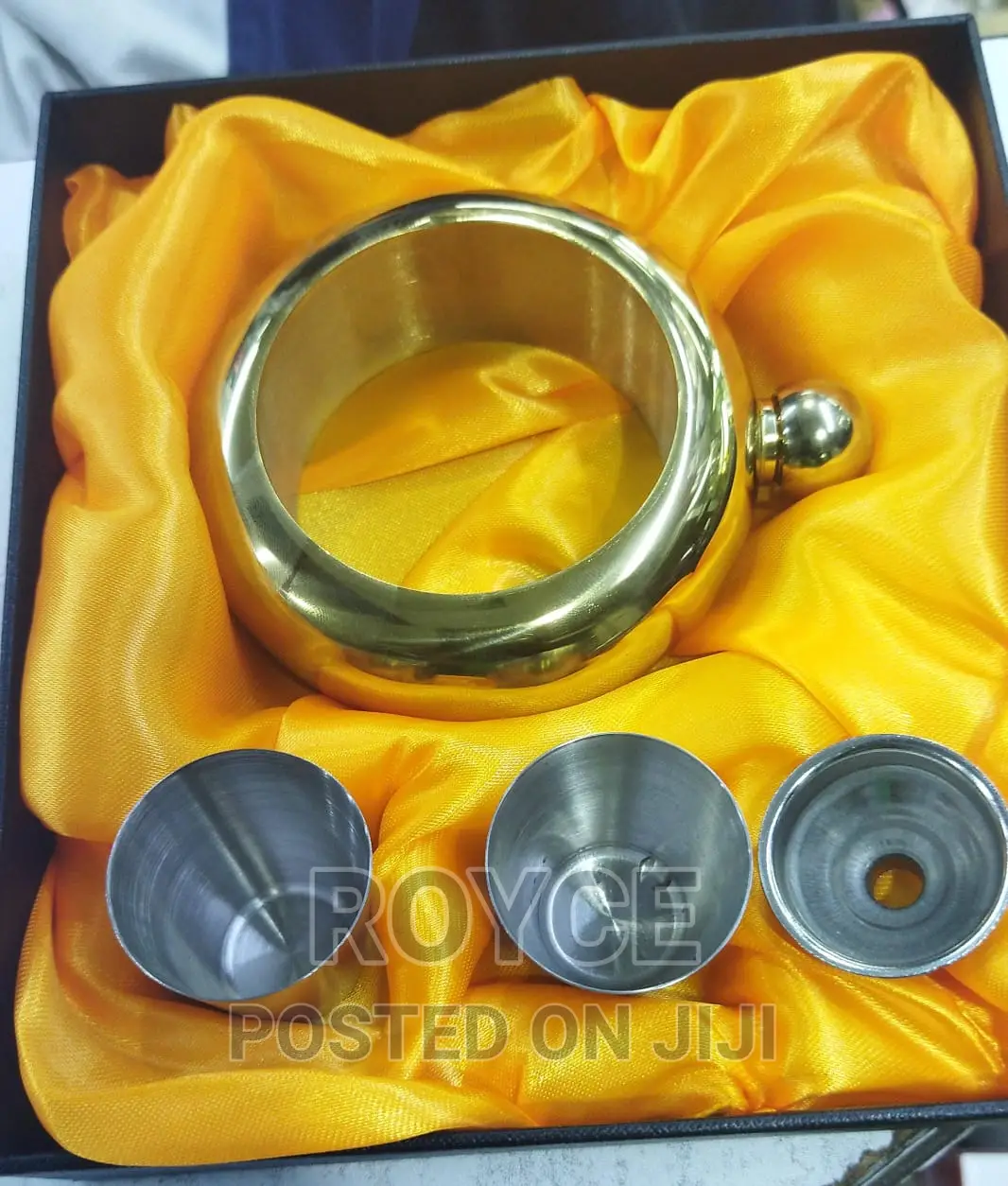 Round Flask (Bangle) Gift Set With 2 Shot Glasses Funnel