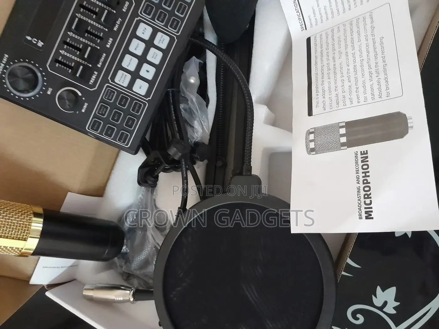 PROFESSIONAL Condenser MICROPHONE With V8 Live Sound Card