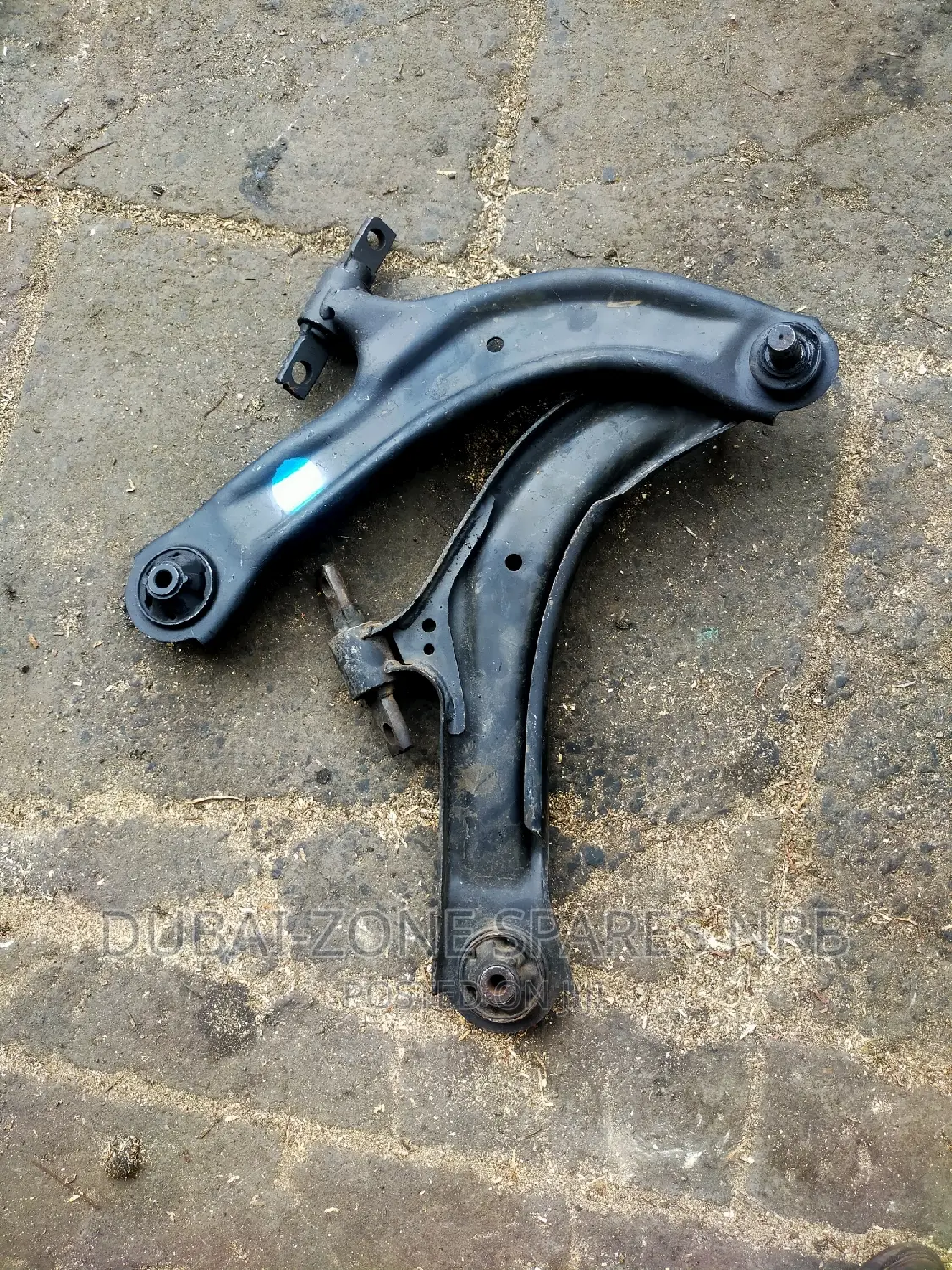 Control Arms Nissan X-Trail NT31.