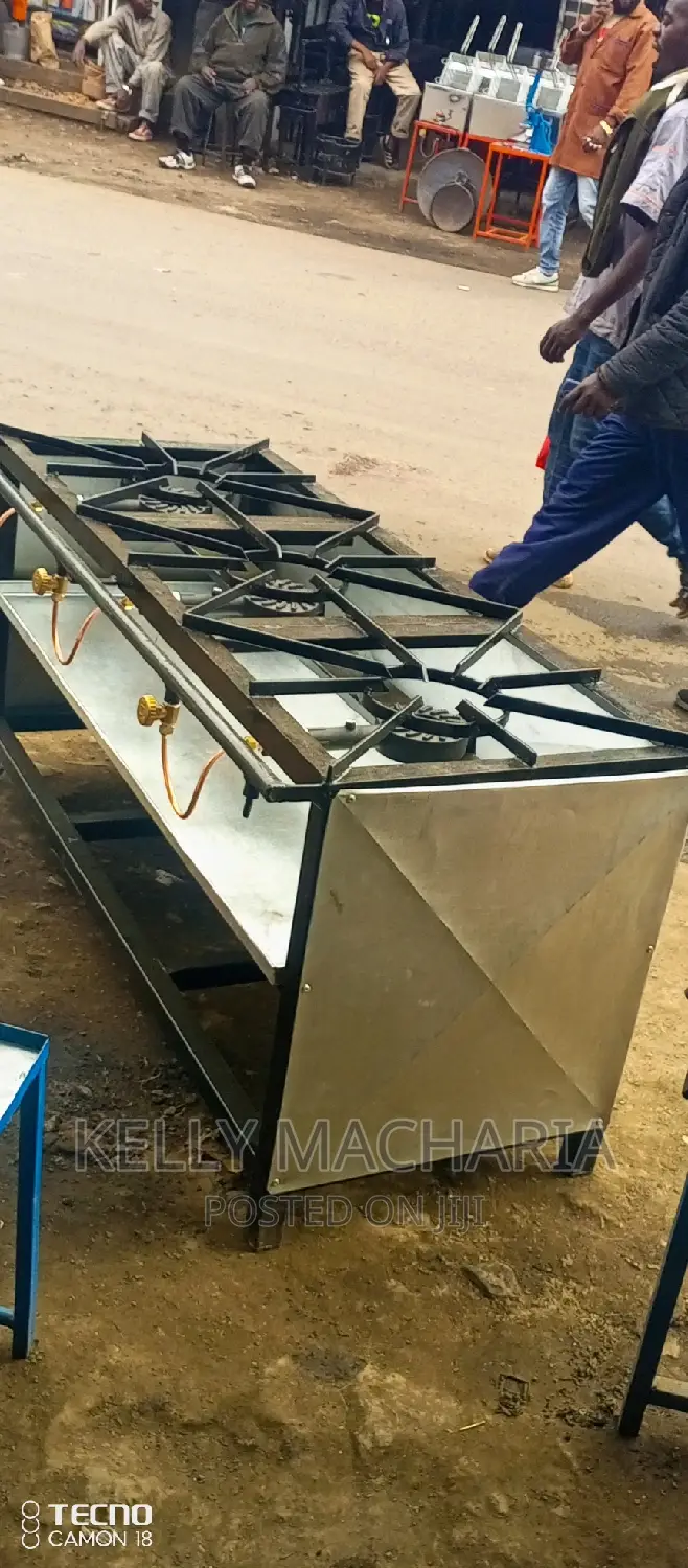 Closed Three Burner Gas Grill Jikos