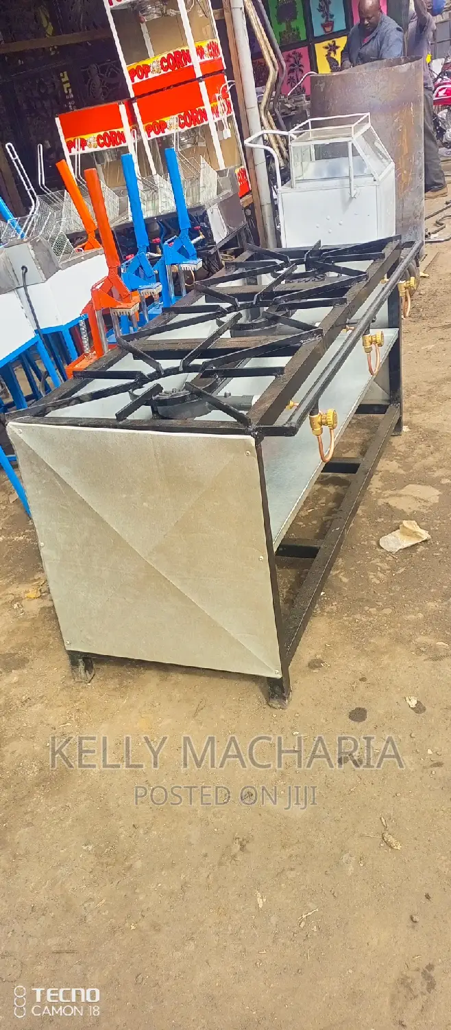 Closed Three Burner Gas Grill Jikos