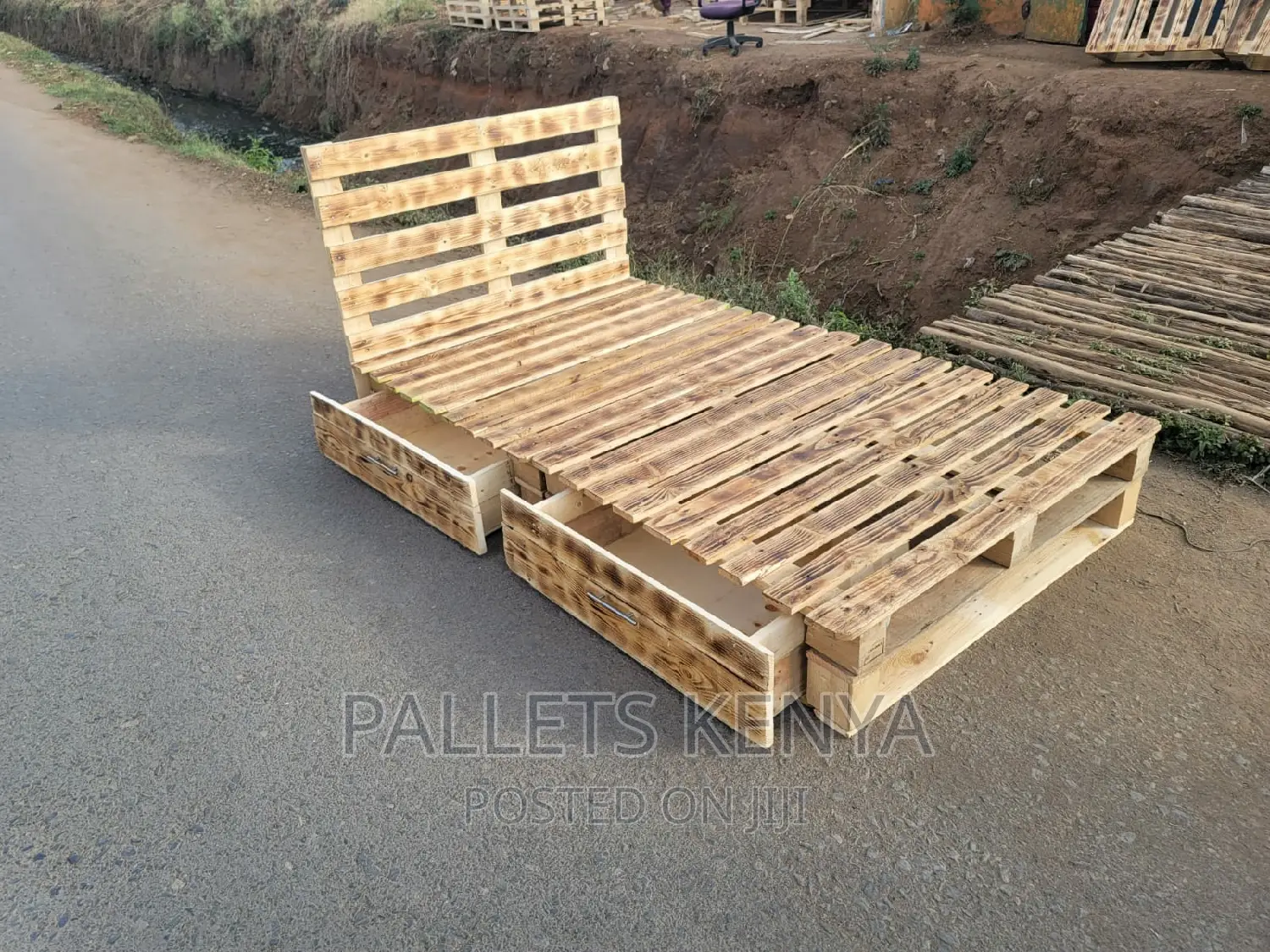 Pallet Bed- Detachable 4*6 With Drawers Pallet Bed. (#Ko03)