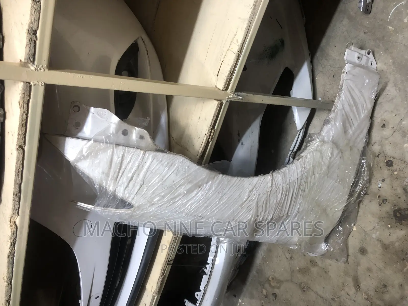 Toyota Crown Royal 2010 Fender