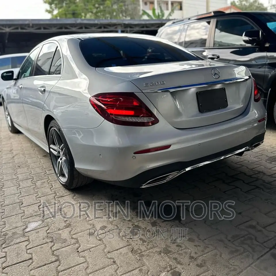 Mercedes-Benz E200 2017 Silver