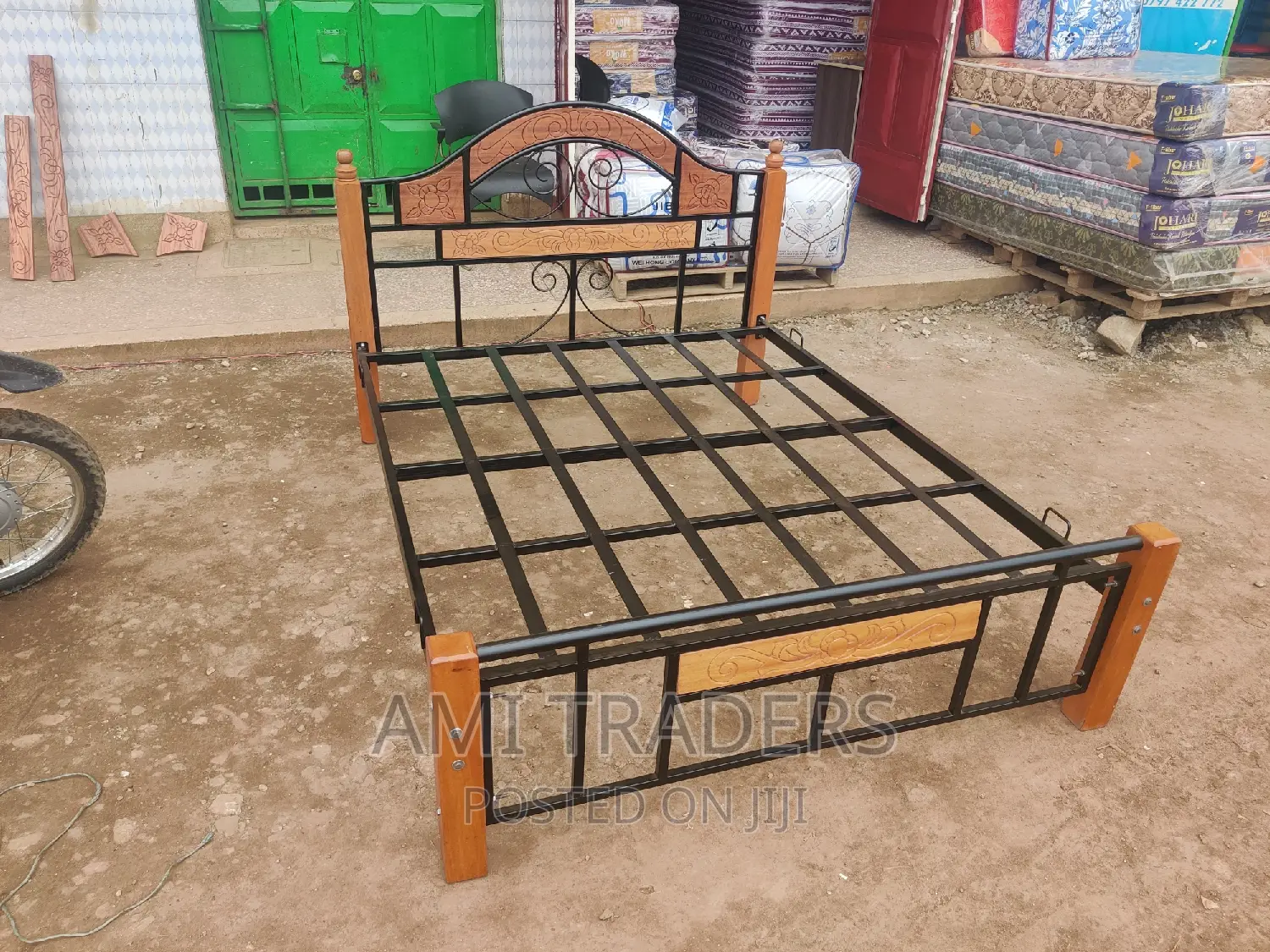 Metal Mahogany 5*6 Bed